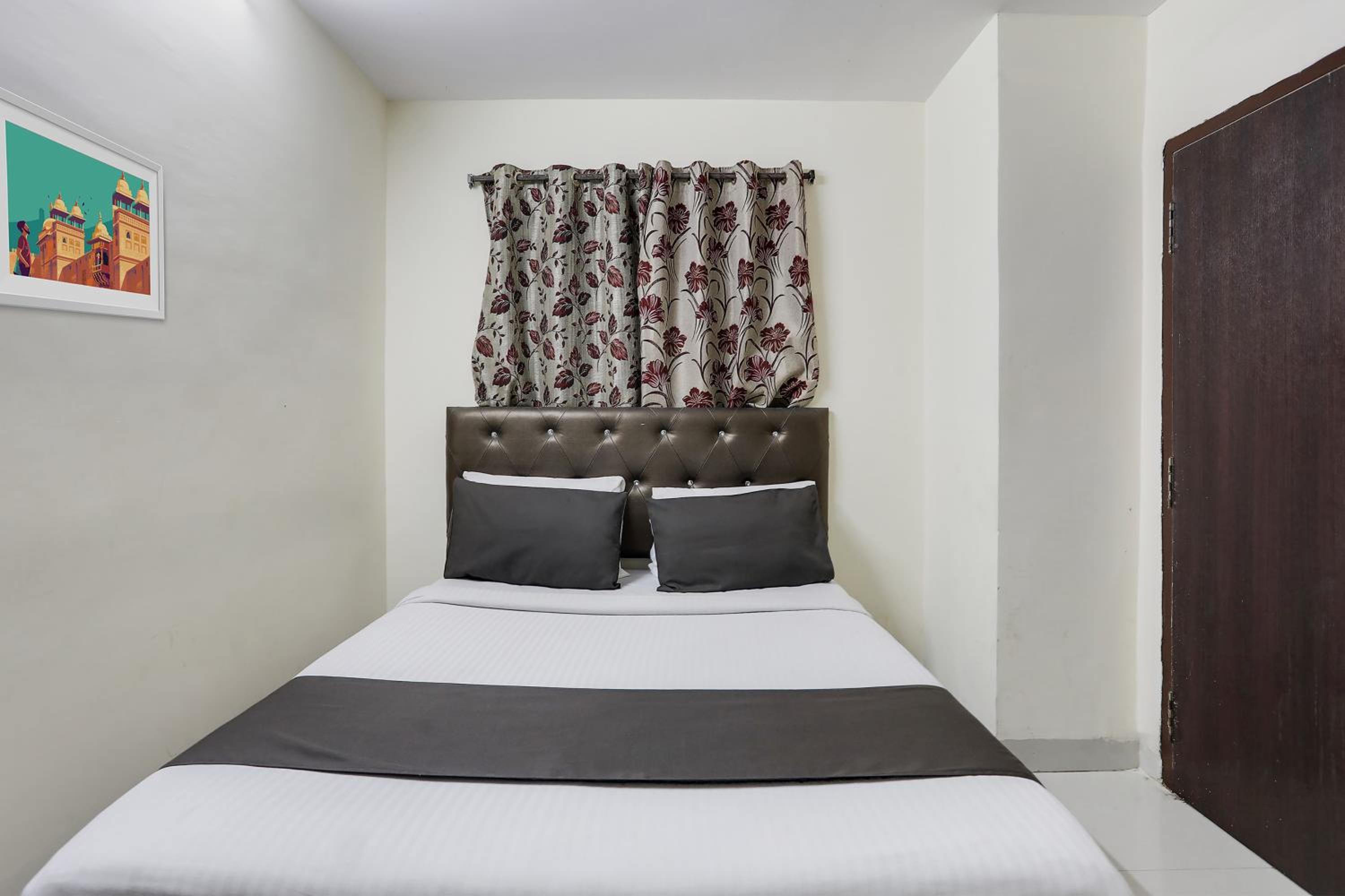Standard Double Room - Photo 15