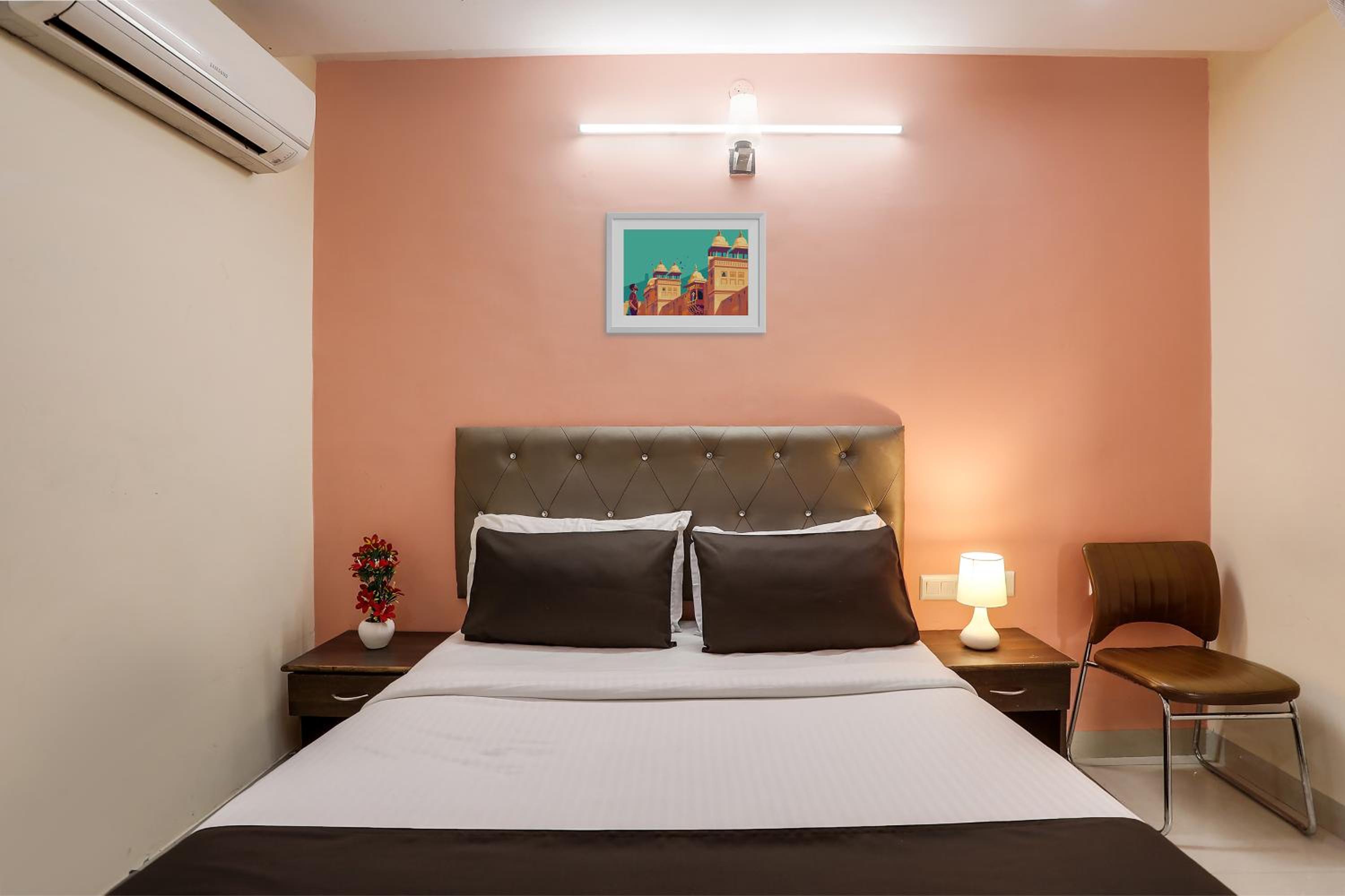 Standard Double Room - Photo 13