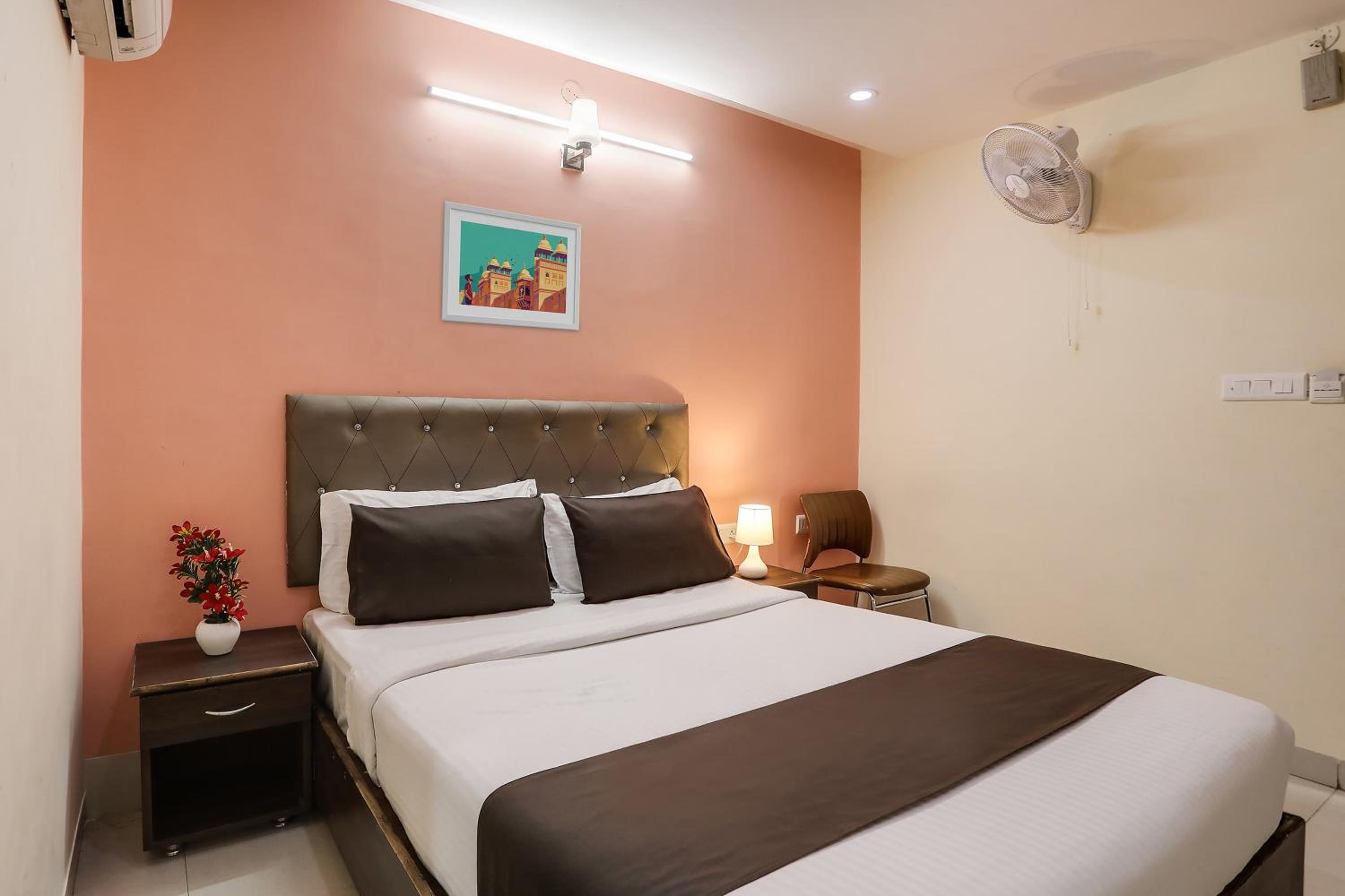 Standard Double Room - Photo 11