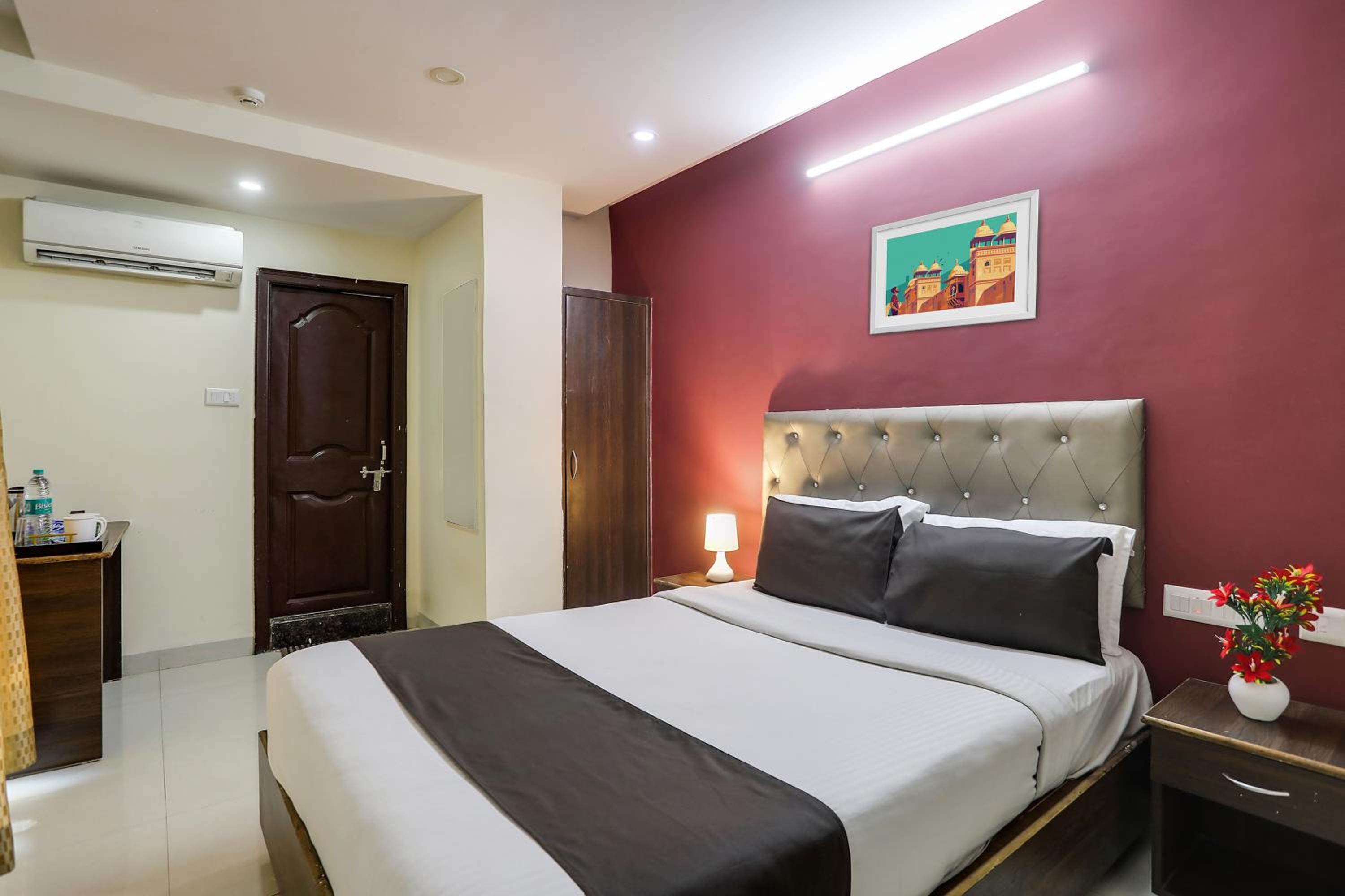Standard Double Room - Photo 10