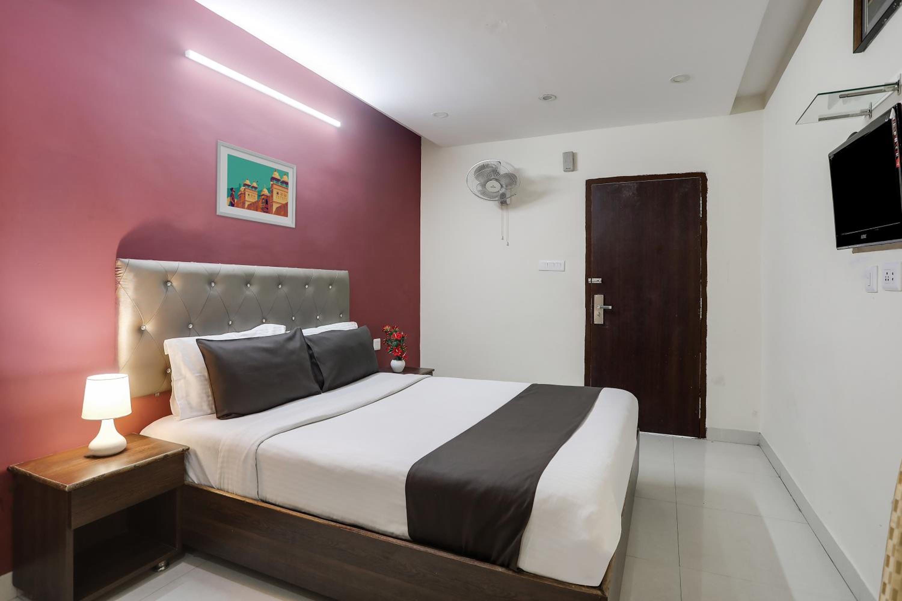 Standard Double Room - Photo 8