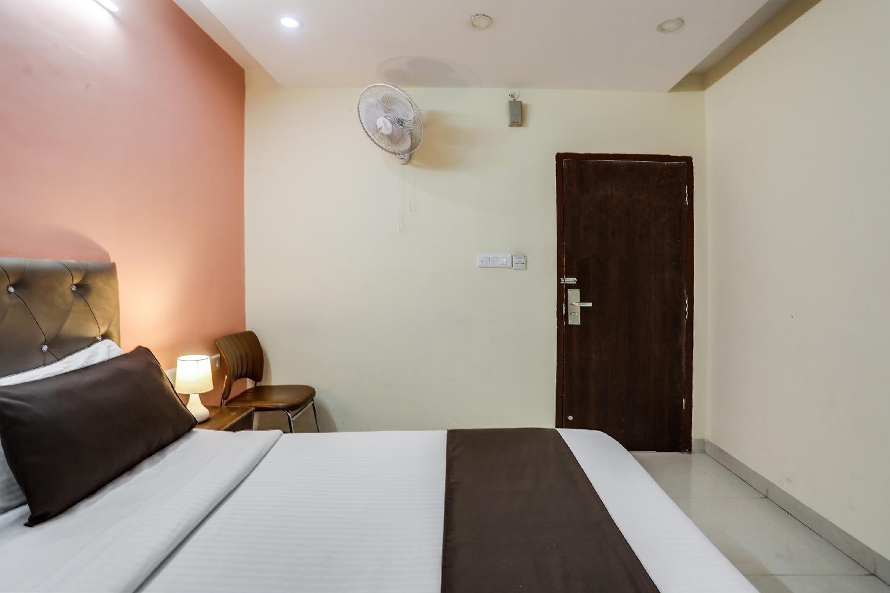 Standard Double Room - Photo 9