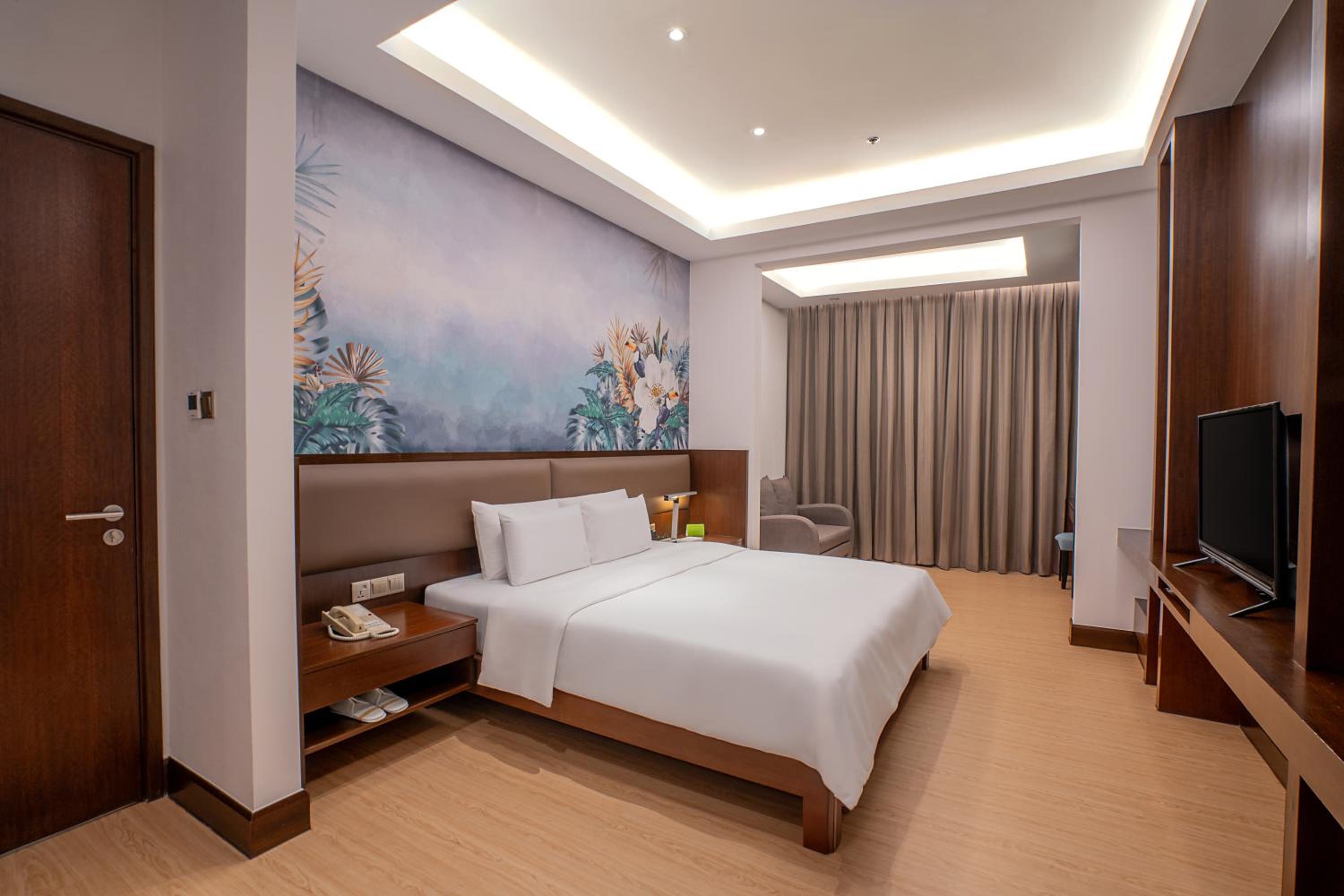 Deluxe One-Bedroom Apartment to One-Bedroom Suite with Exclusive Residences Lounge Access