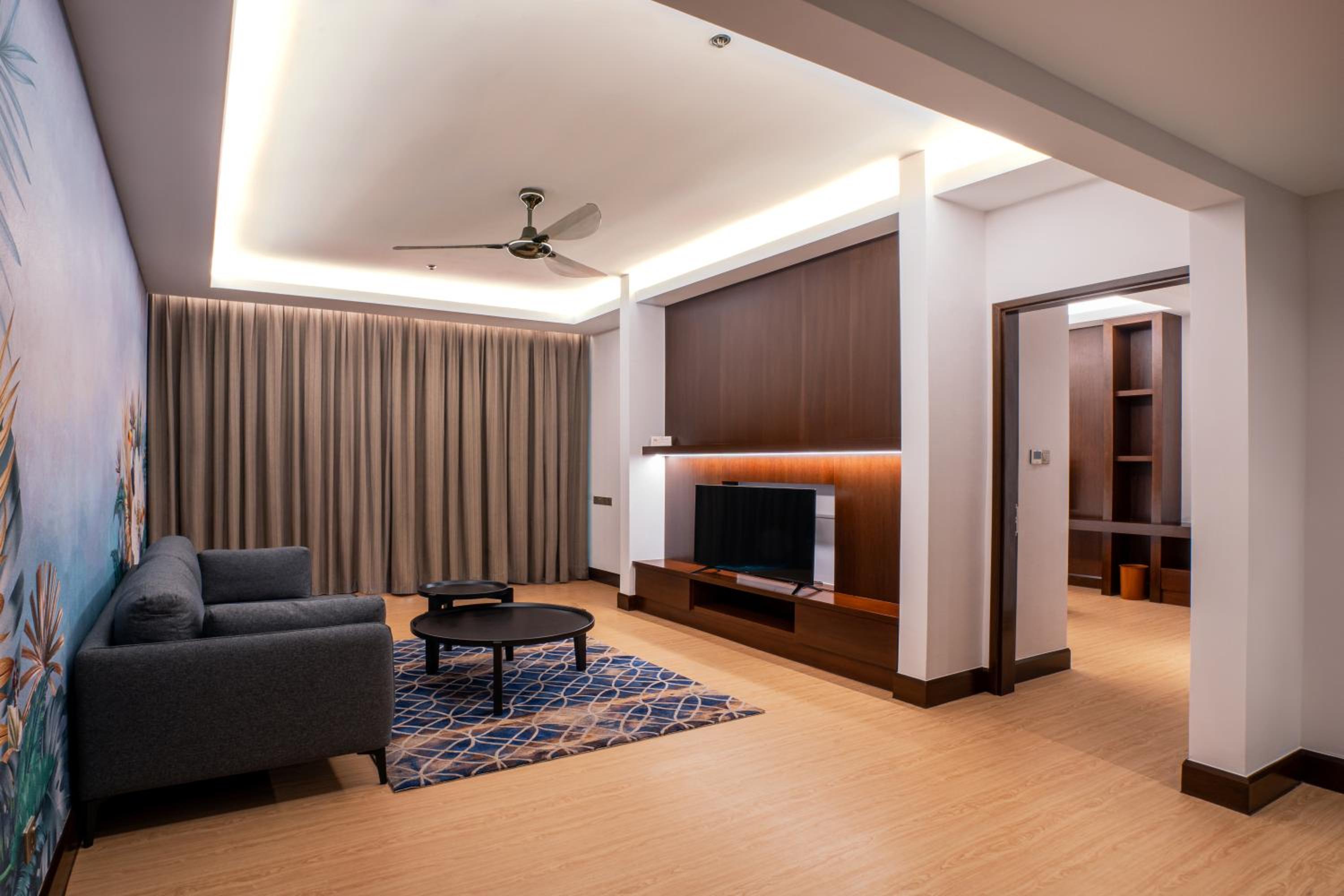 Deluxe One-Bedroom Apartment to One-Bedroom Suite with Exclusive Residences Lounge Access