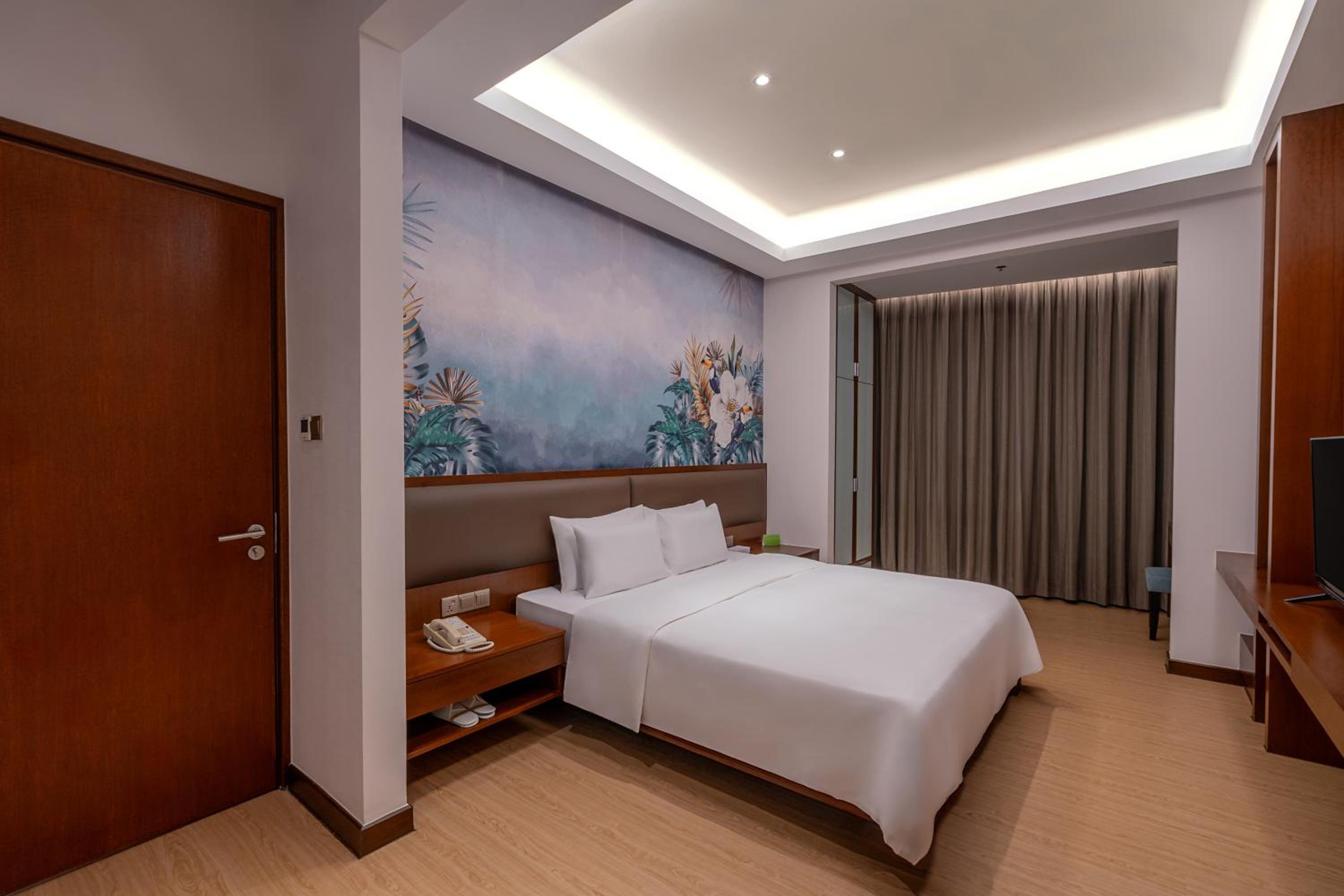 Deluxe Two-Bedroom Apartment to Two-Bedroom Suite with Exclusive Residences Lounge Access
