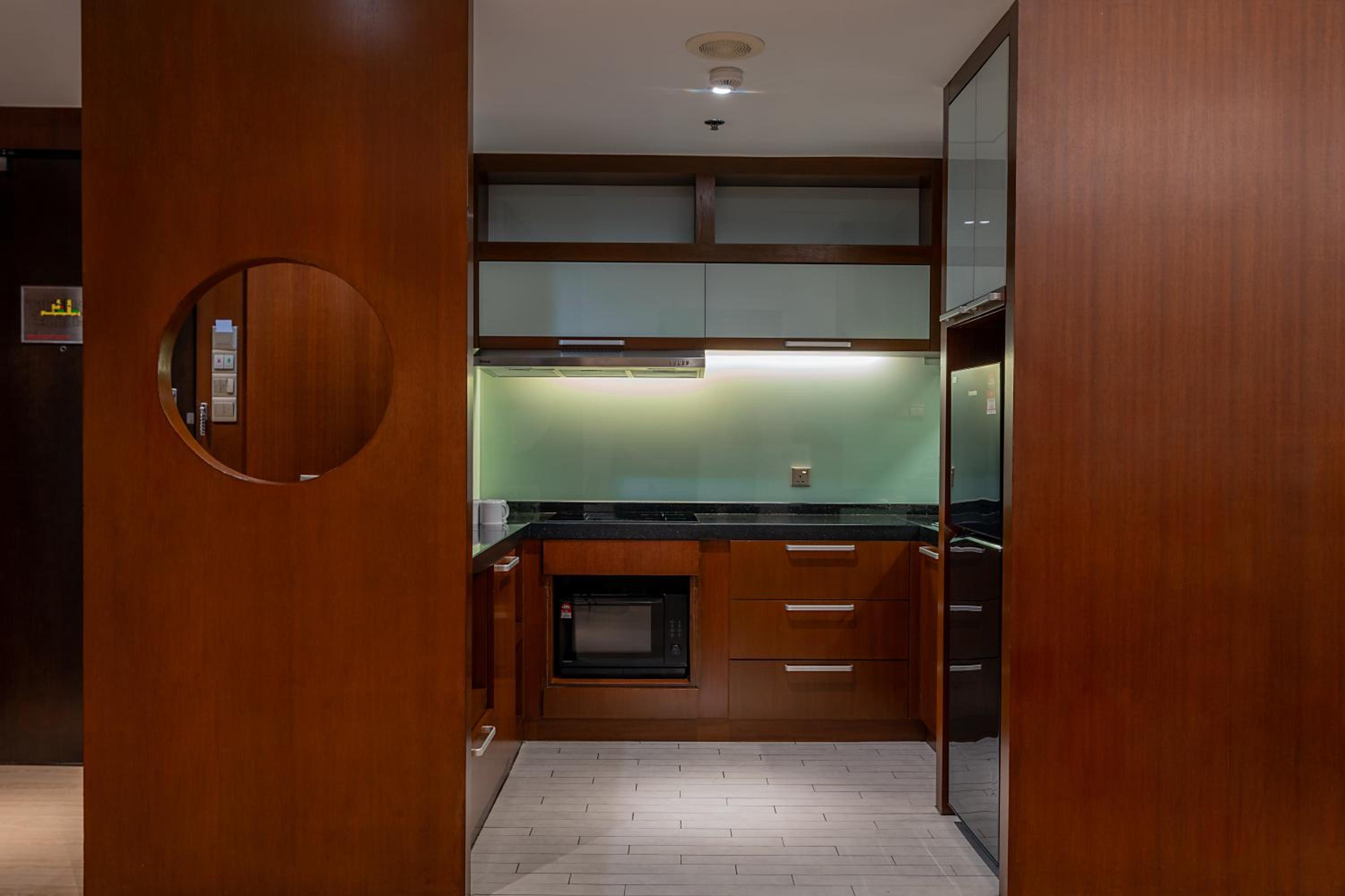 Deluxe Two-Bedroom Apartment to Two-Bedroom Suite with Exclusive Residences Lounge Access thumbnail 5