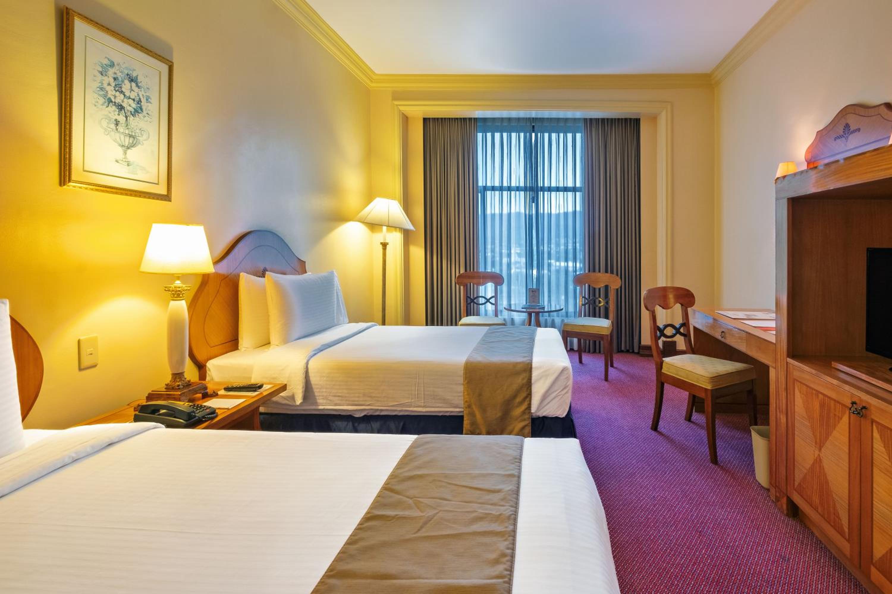Deluxe Room - Photo 6