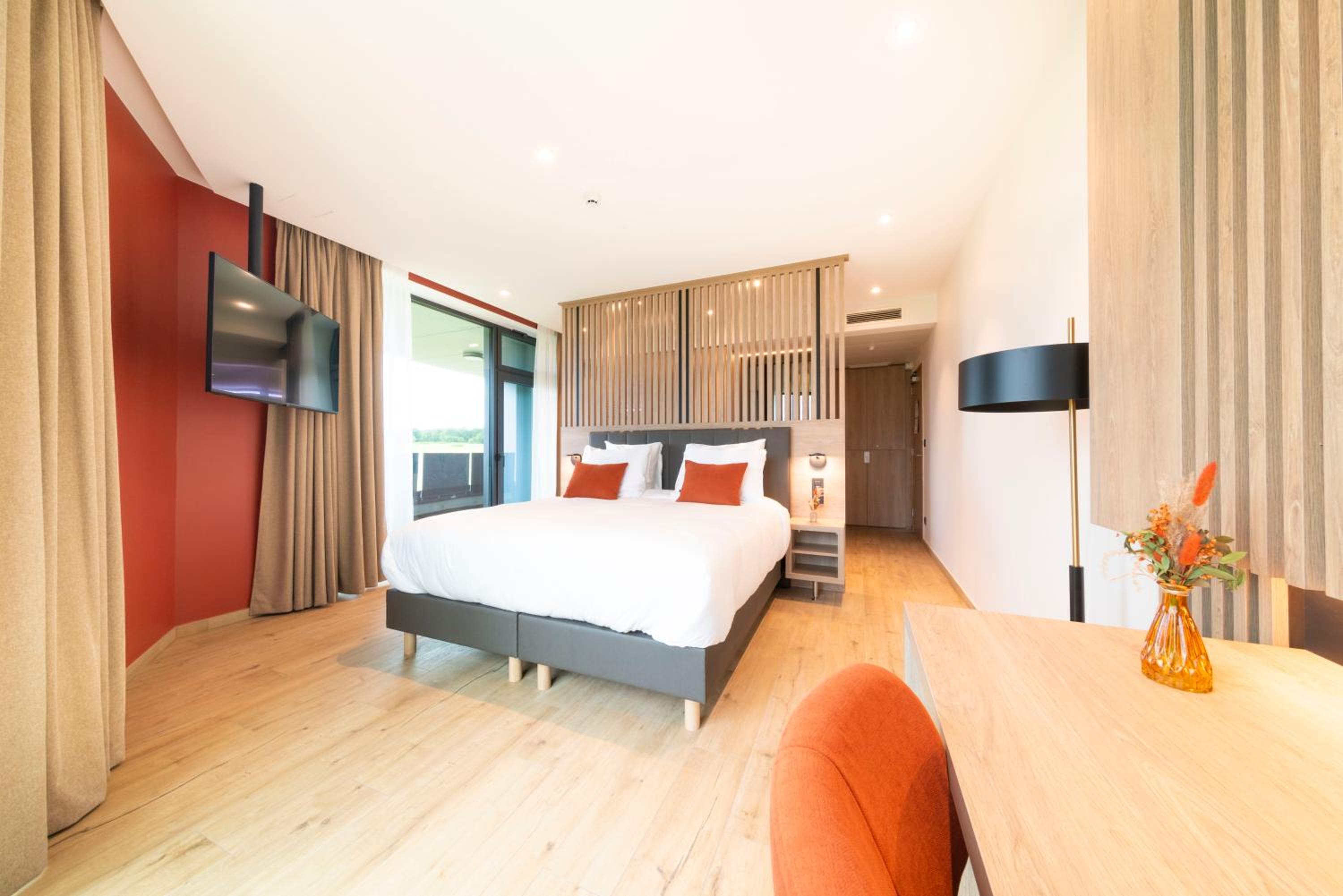 Deluxe Double Room with Balcony photo 3