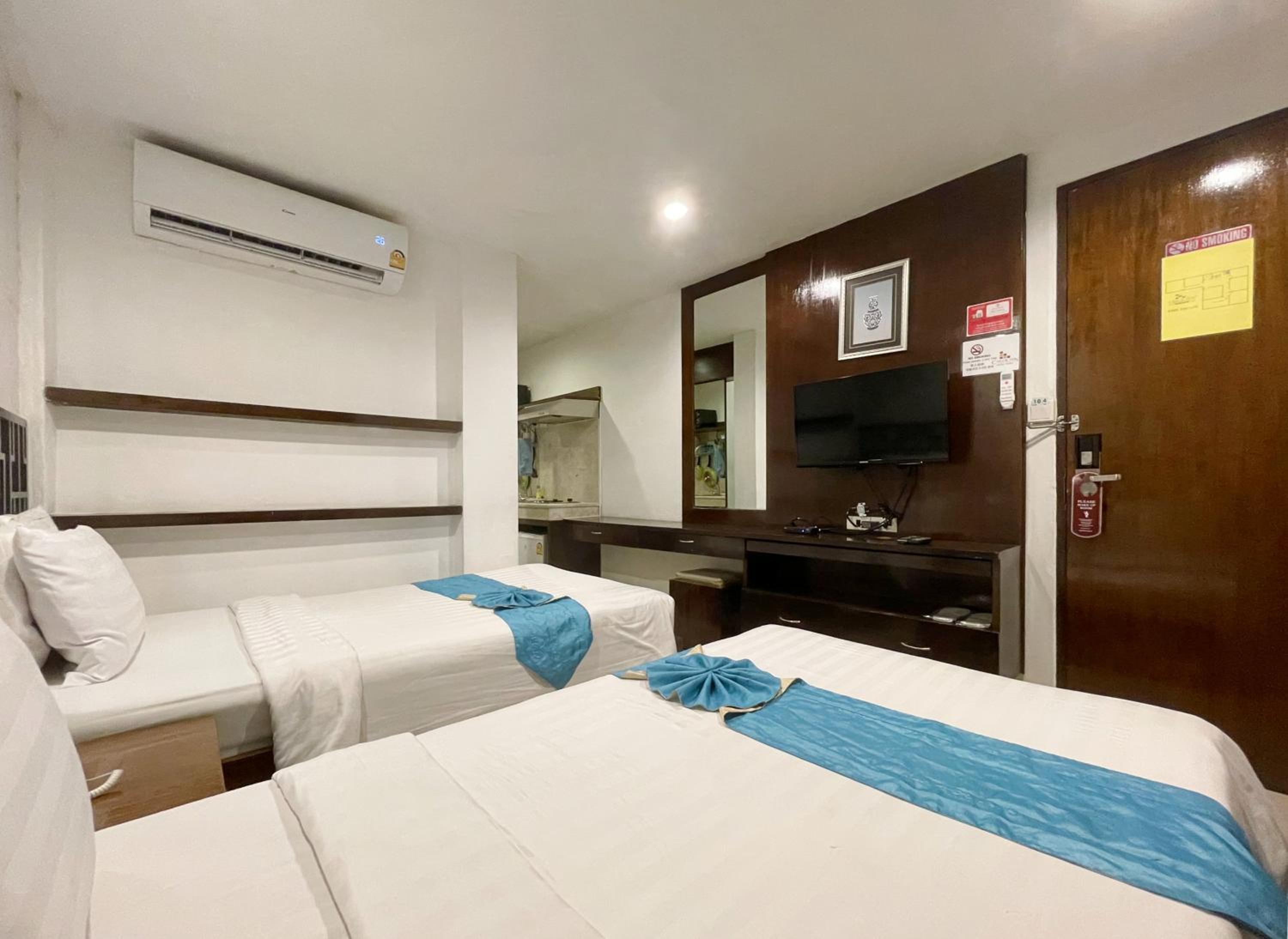 Deluxe Twin Room (No Window) photo 2