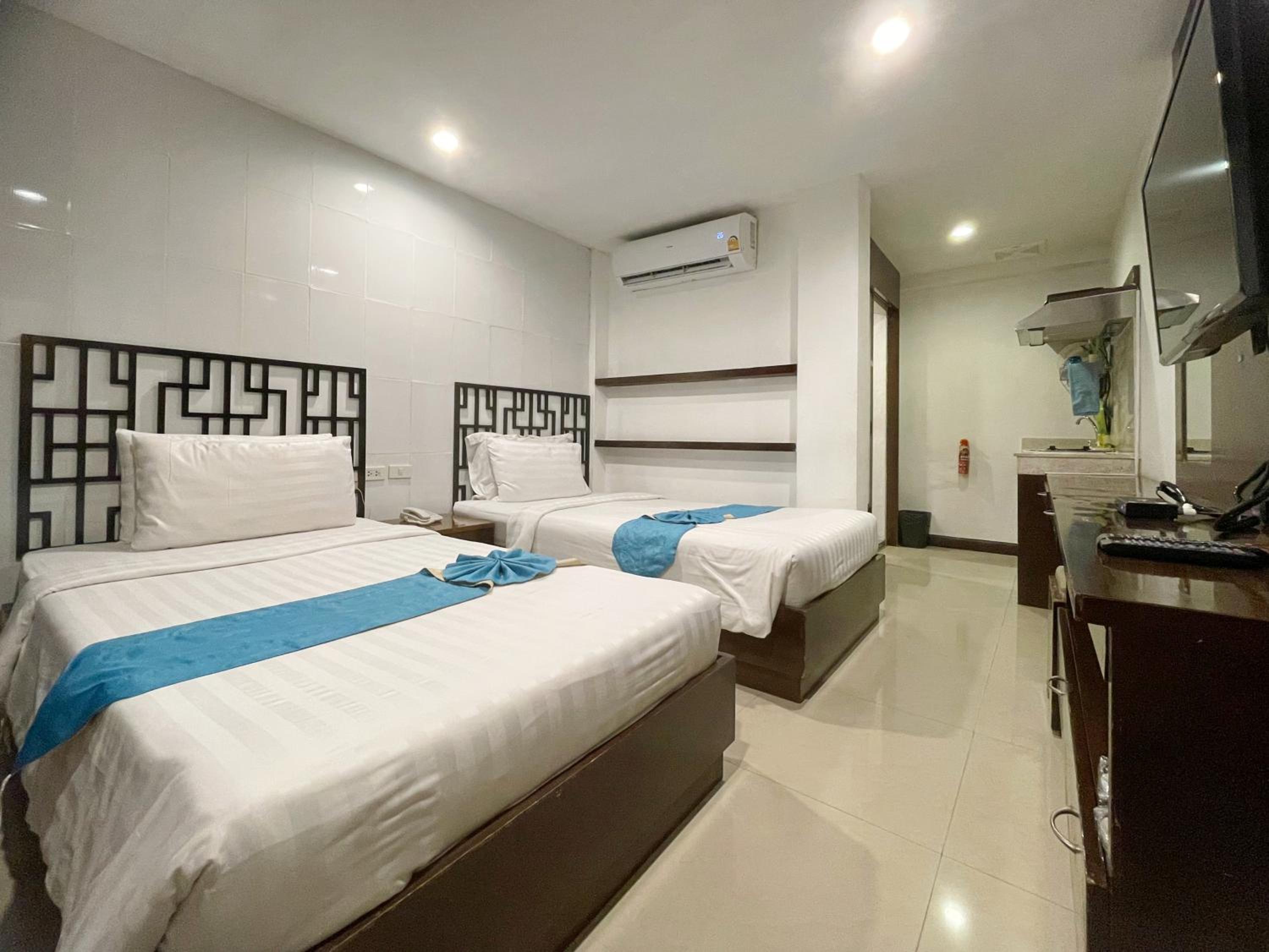 Deluxe Twin Room (No Window) photo 3