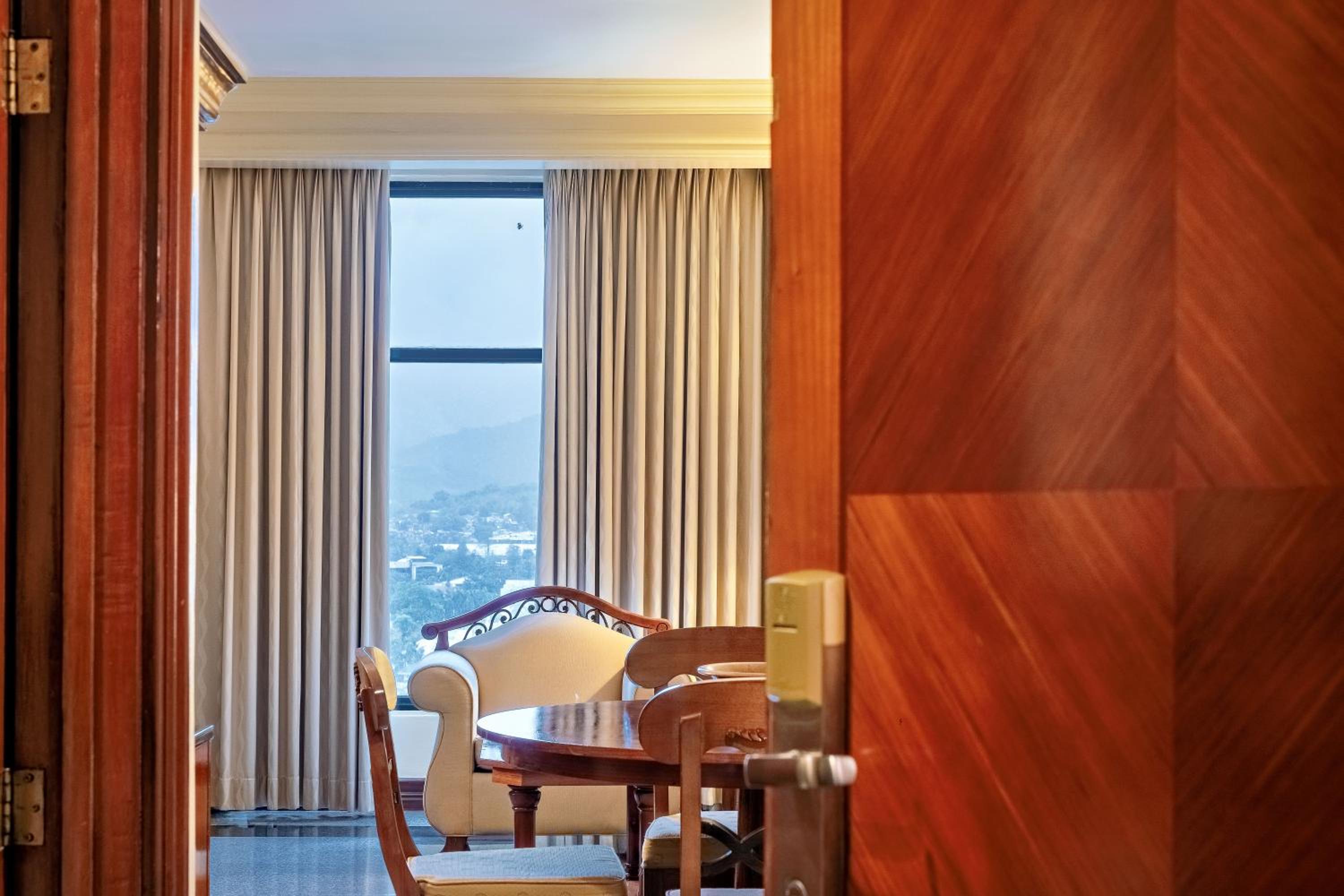 Ambassador Suite - Photo 3