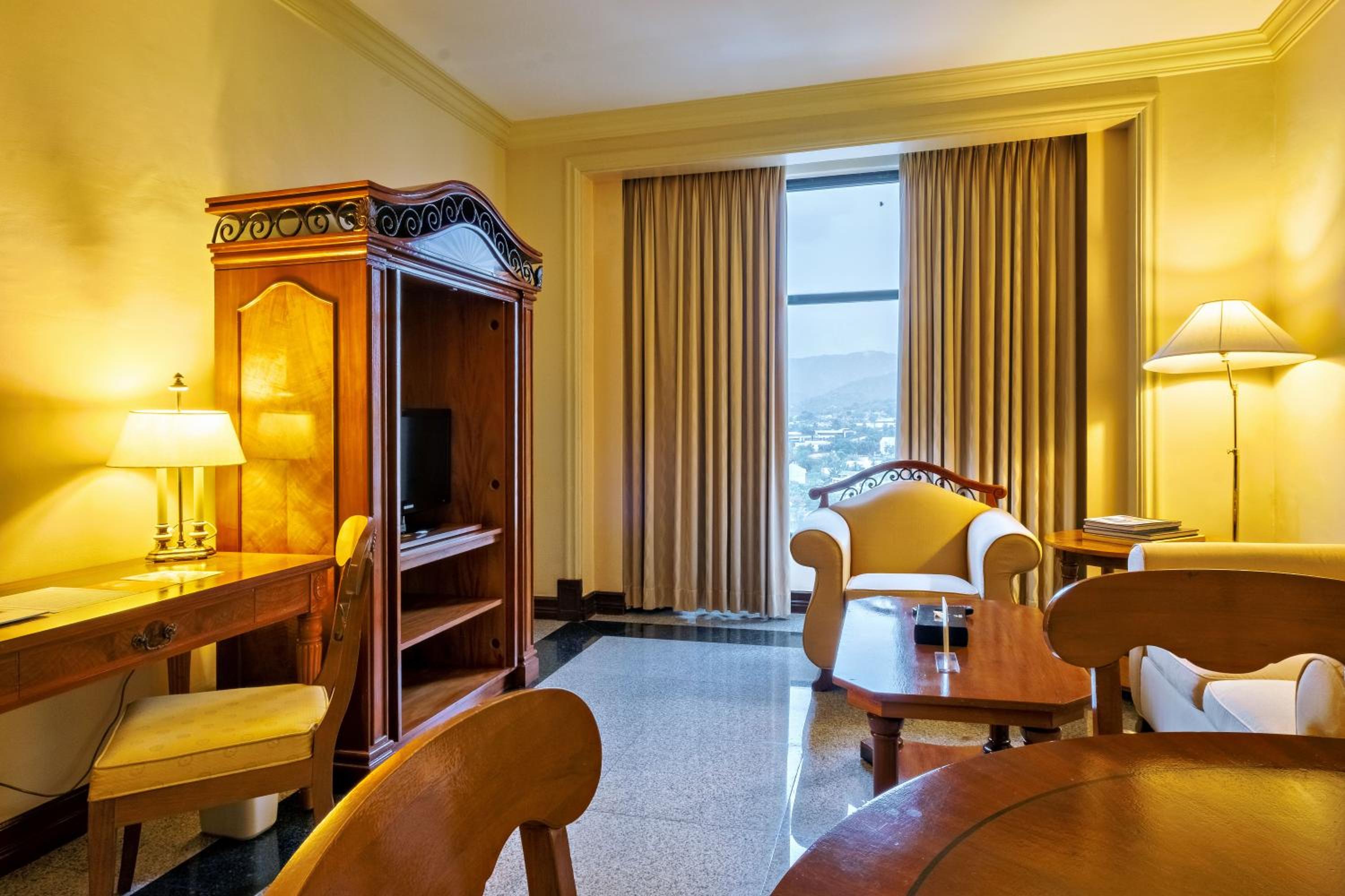 Ambassador Suite - Photo 8