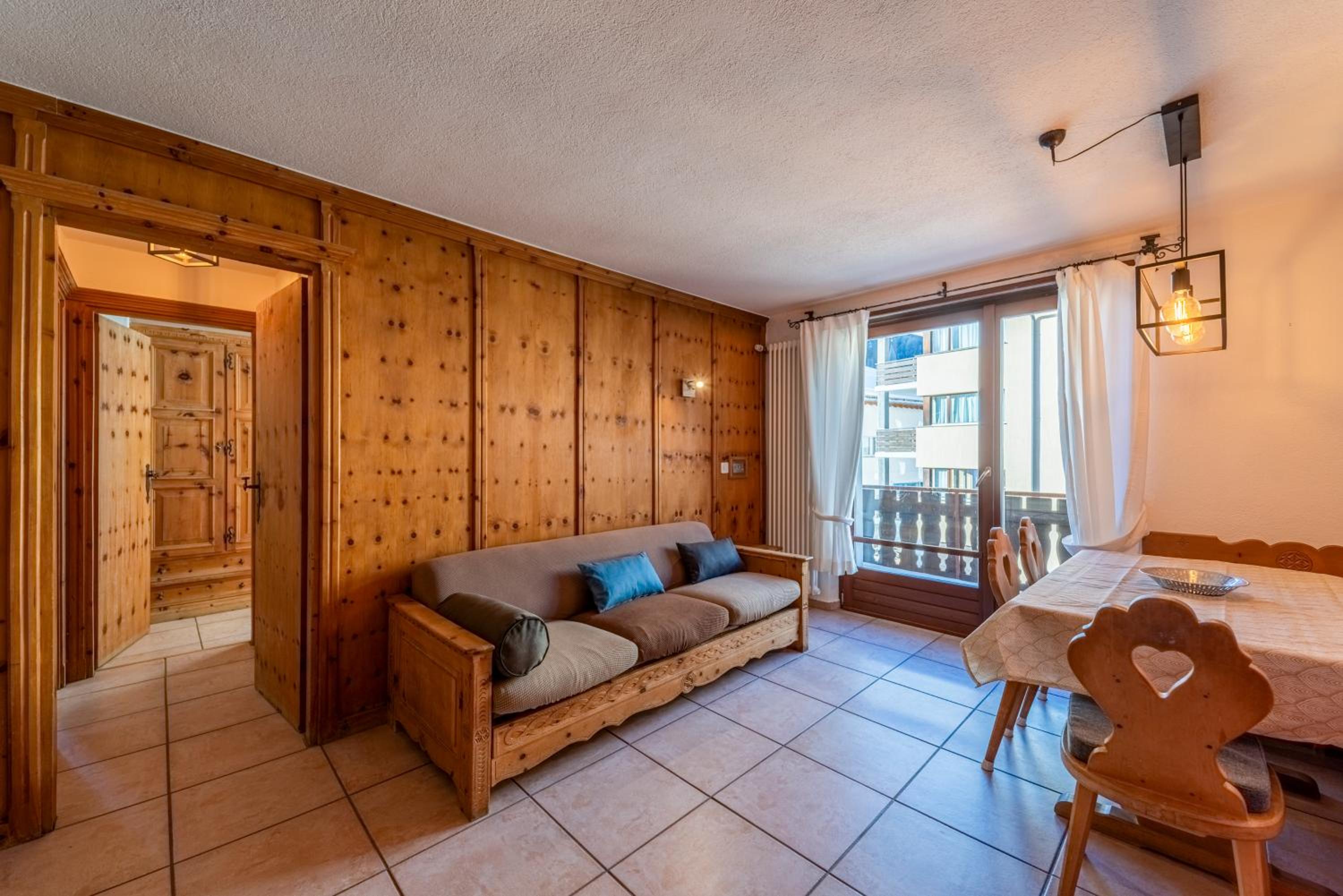 Apartment with Mountain View photo 1
