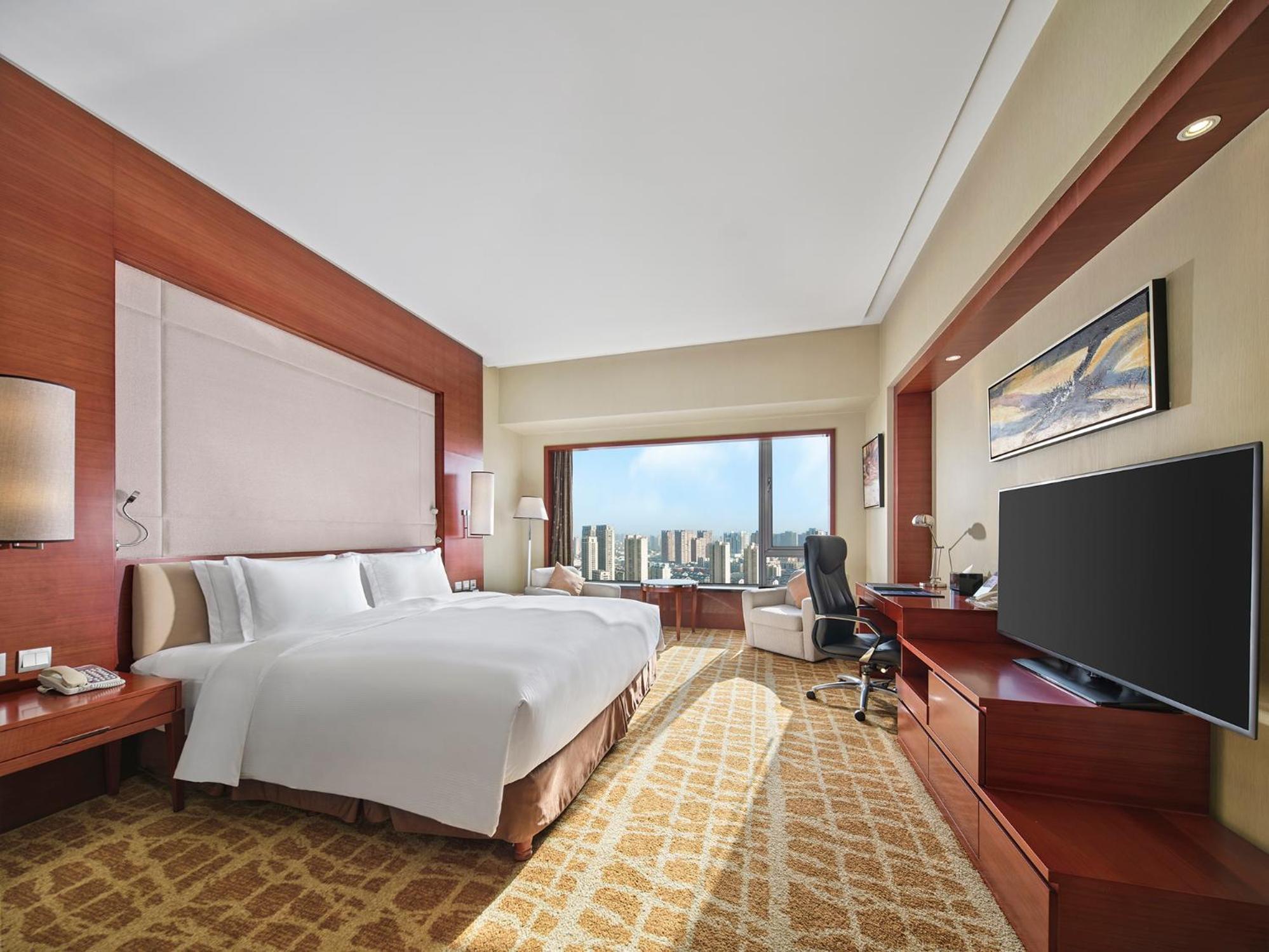 Deluxe King Room Plus - Photo 2