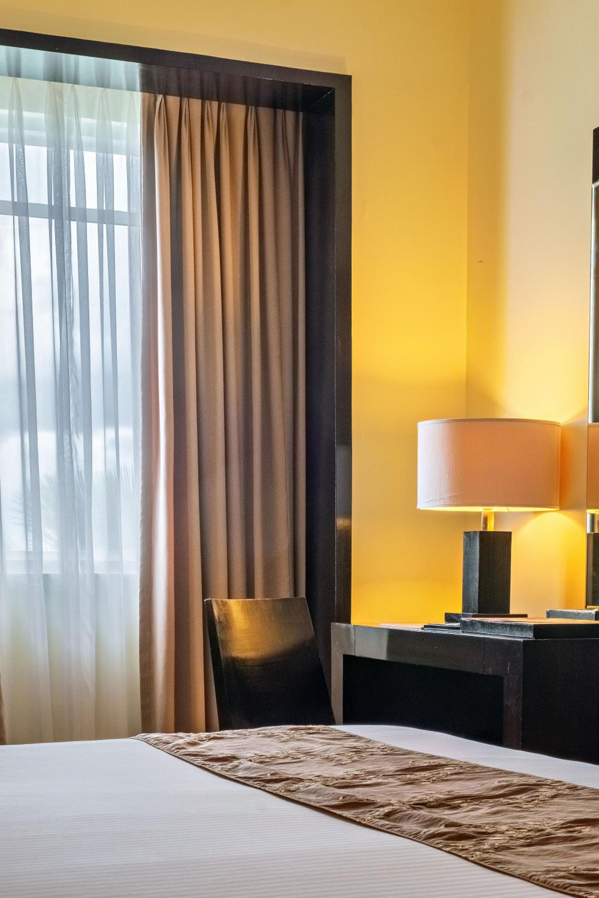 Executive Suite - Photo 4