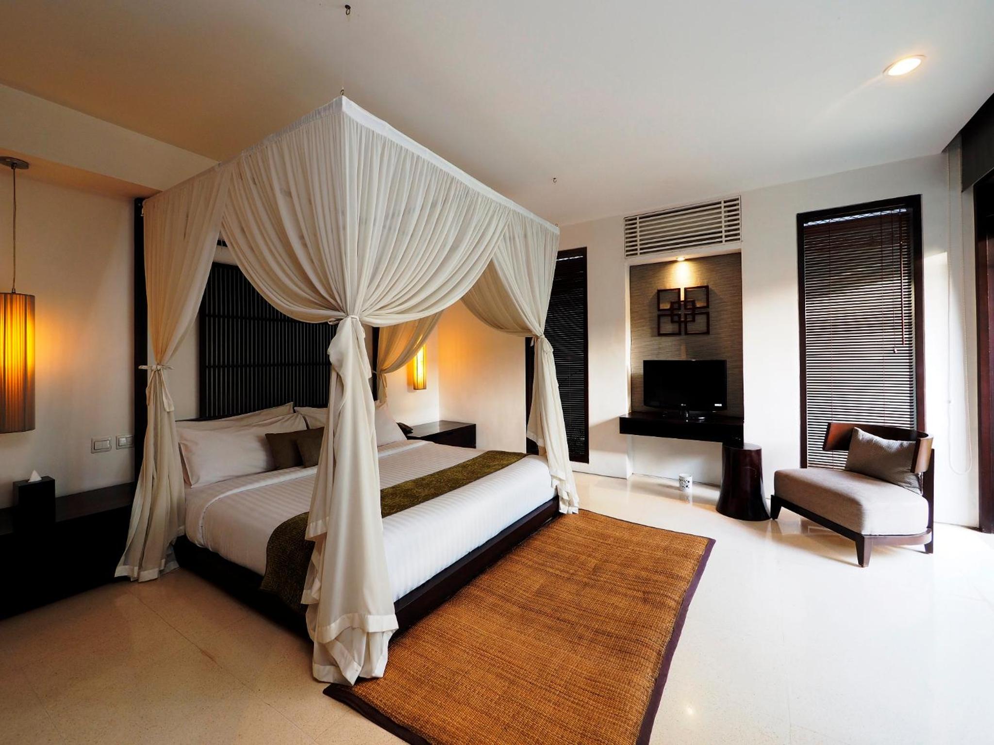 One Bedroom Private Pool Villa with Free Mini-bar thumbnail 5
