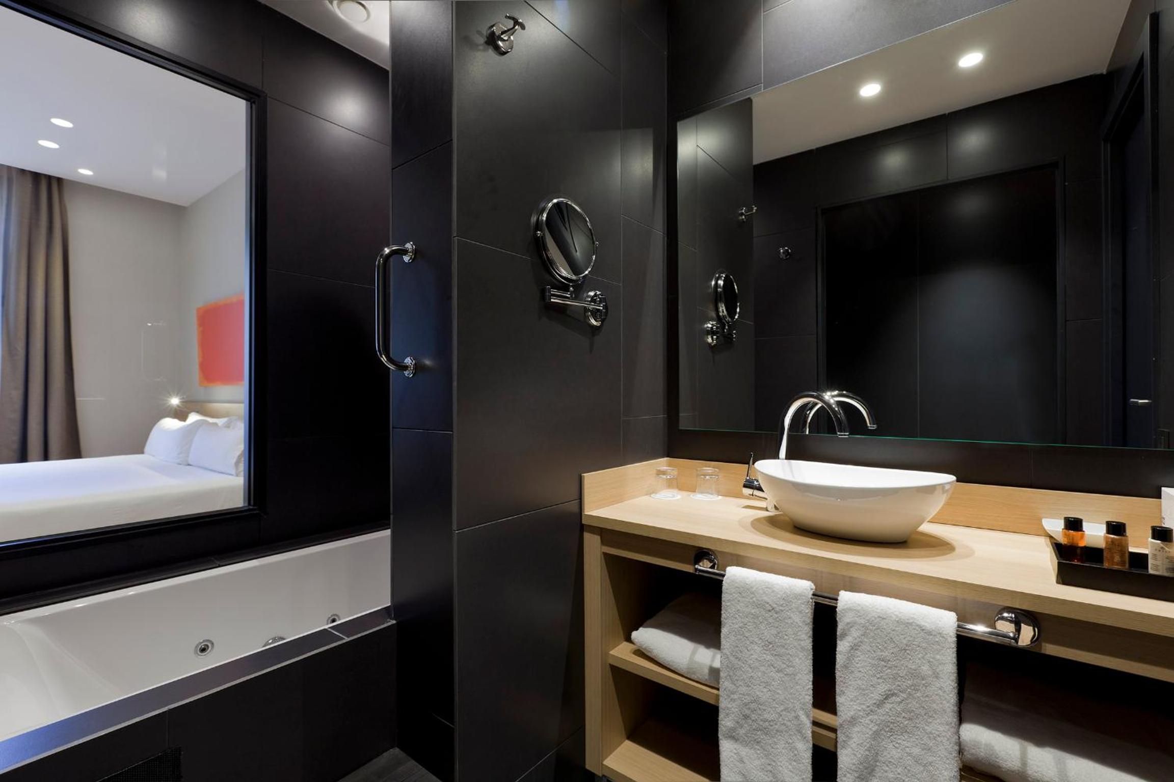 Deluxe Double Room with Spa Bath  photo 2