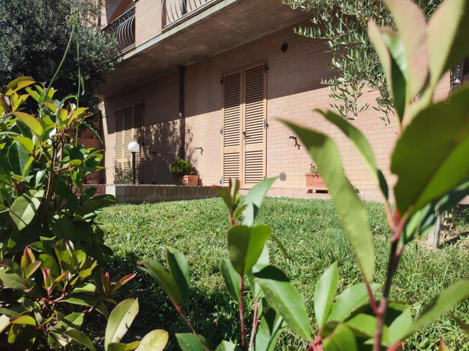 One-Bedroom Apartment with Garden View photo 2
