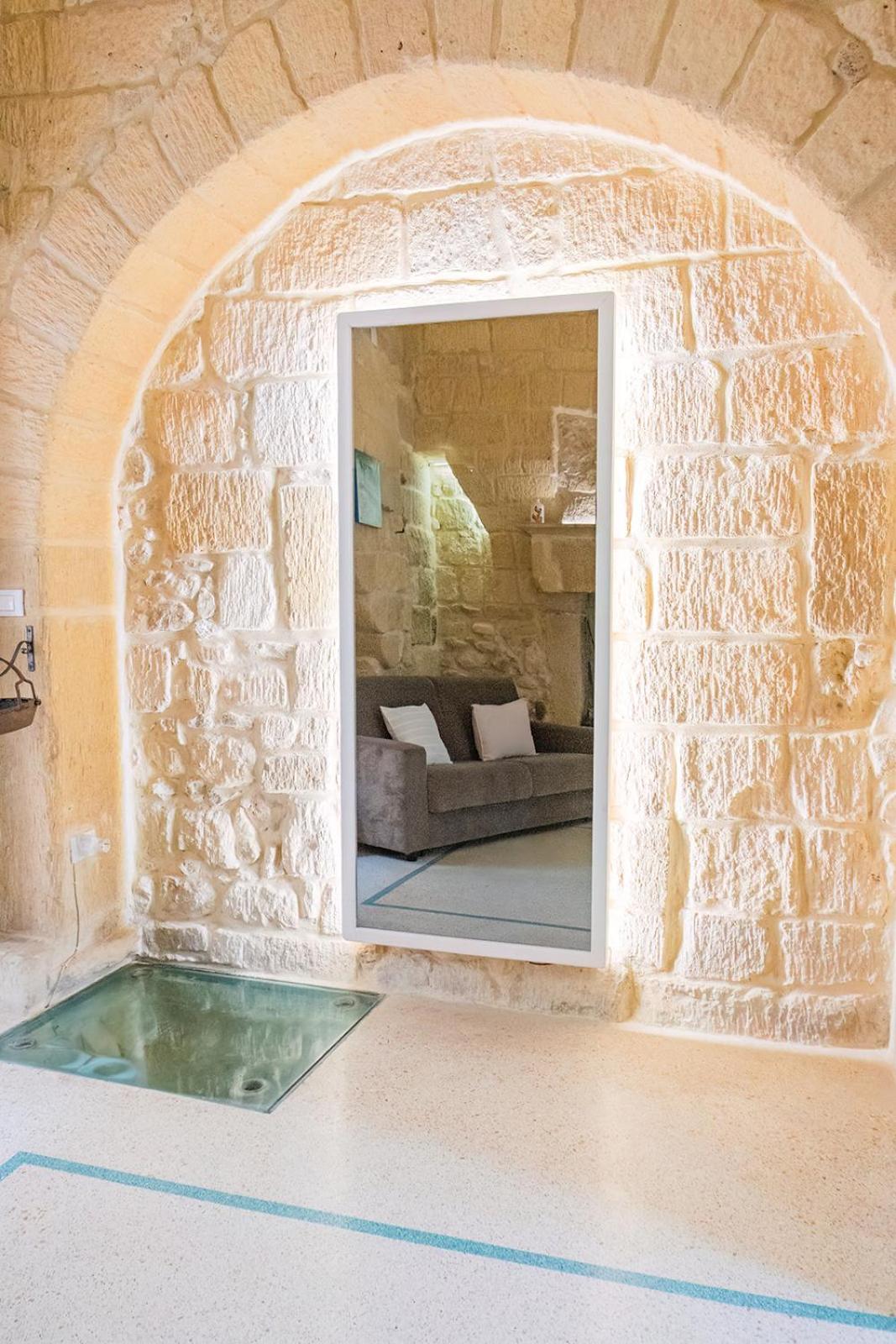 Studio with Patio - Split Level
