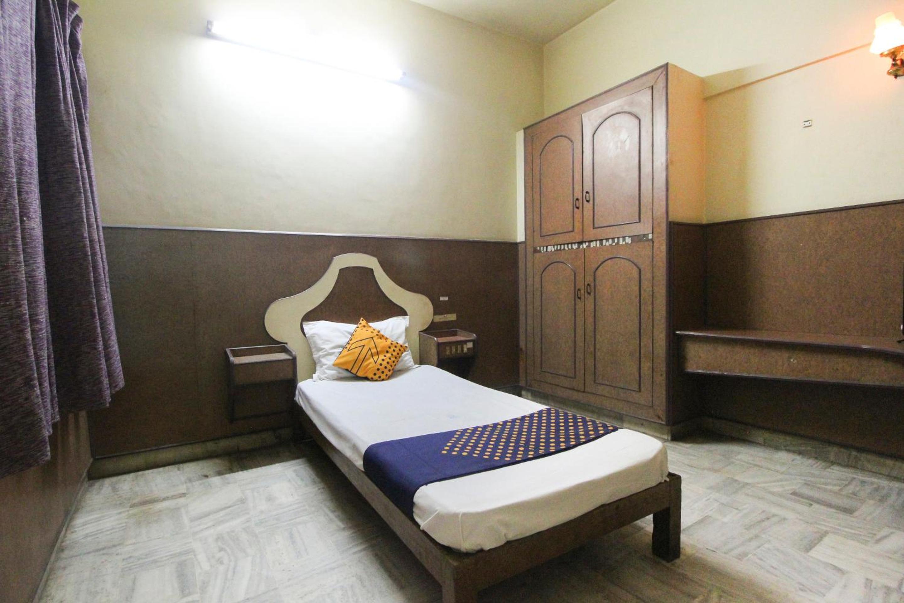 Classic Triple Room - Photo 2