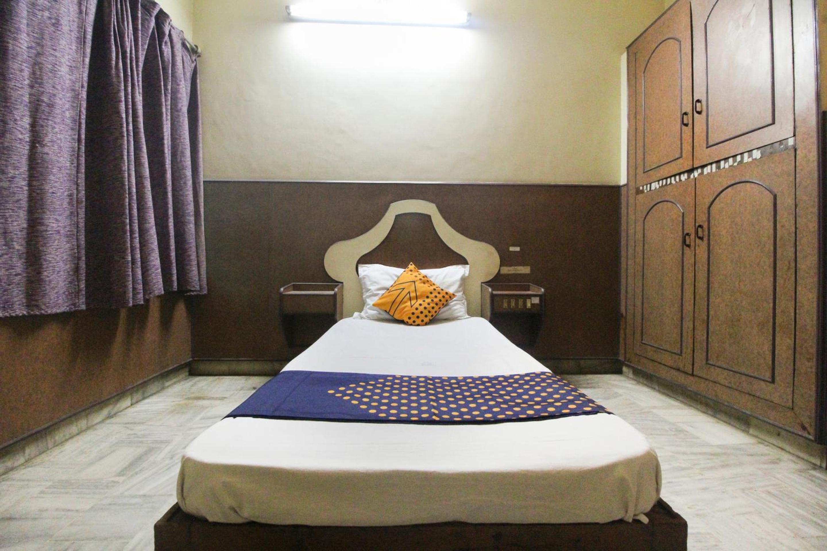 Classic Triple Room - Photo 5