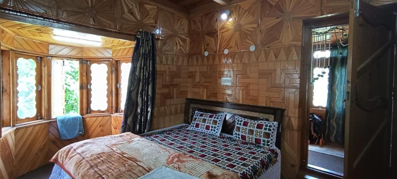 Deluxe Double Room (2 Adults + 1 Child) photo 3