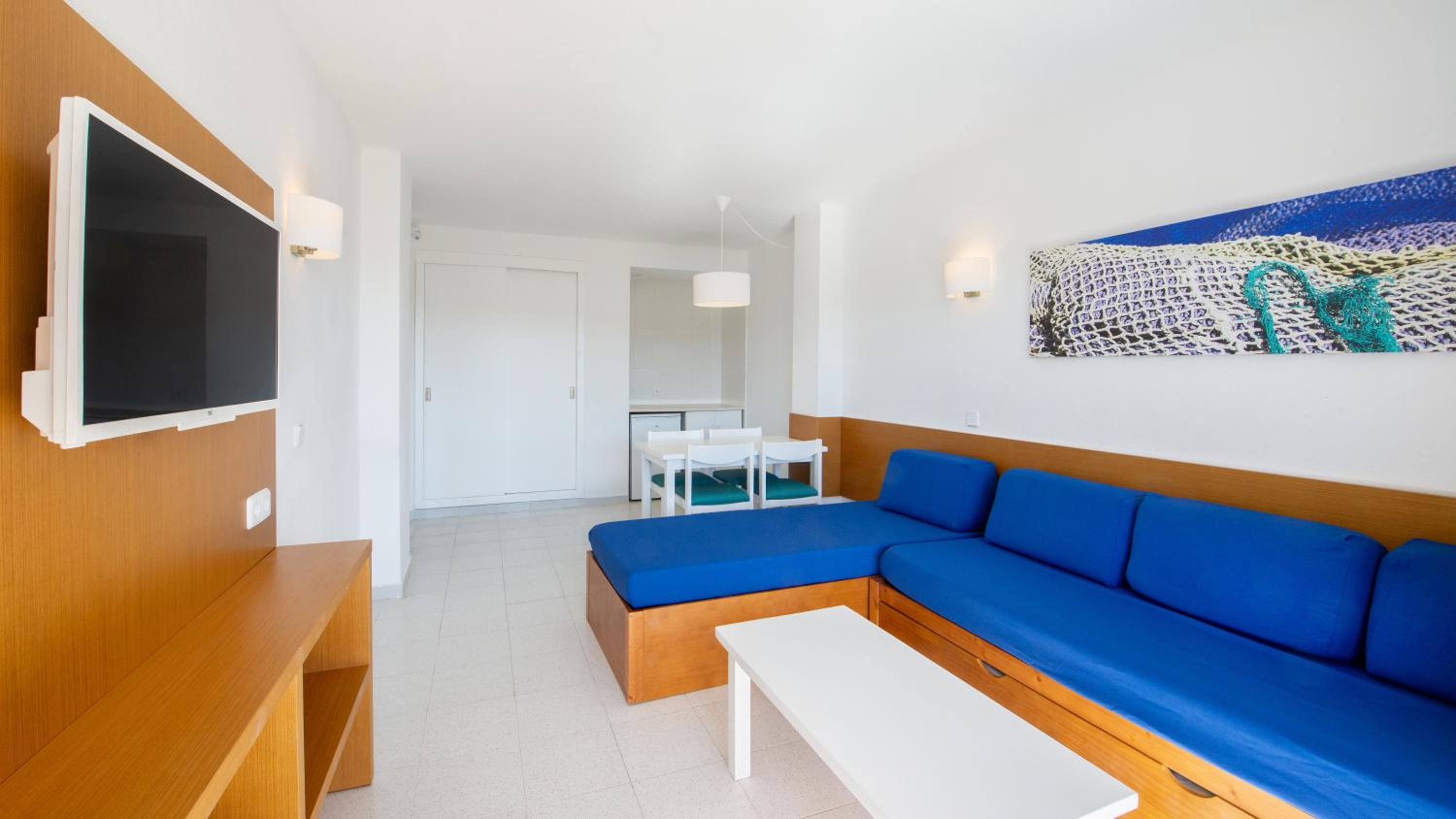 Apartment (2 Adults + 2 Children) photo 2