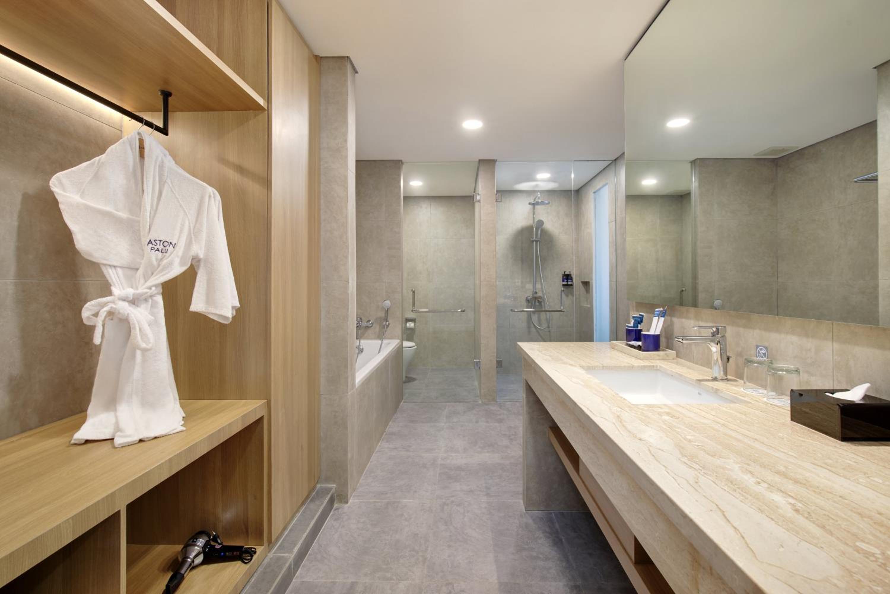 Executive Suite - Photo 2