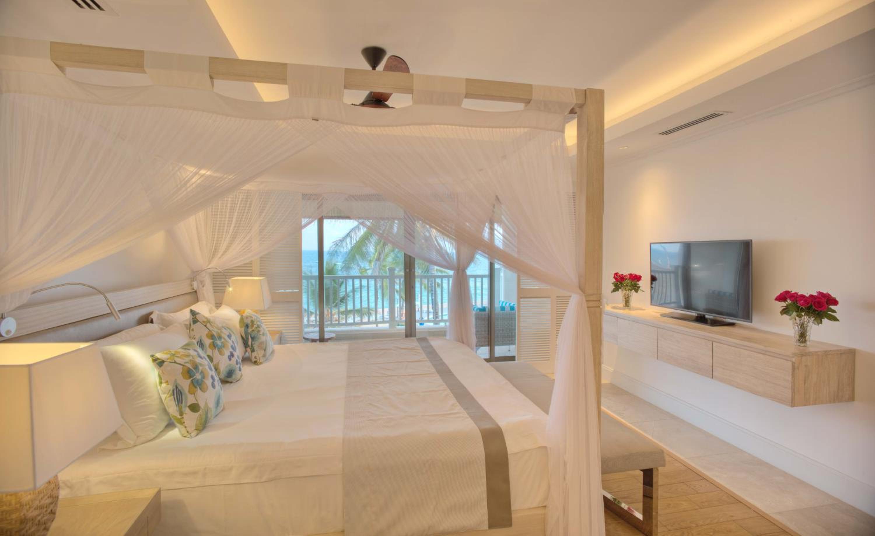 One Bedroom Ocean View Suite - Photo 3