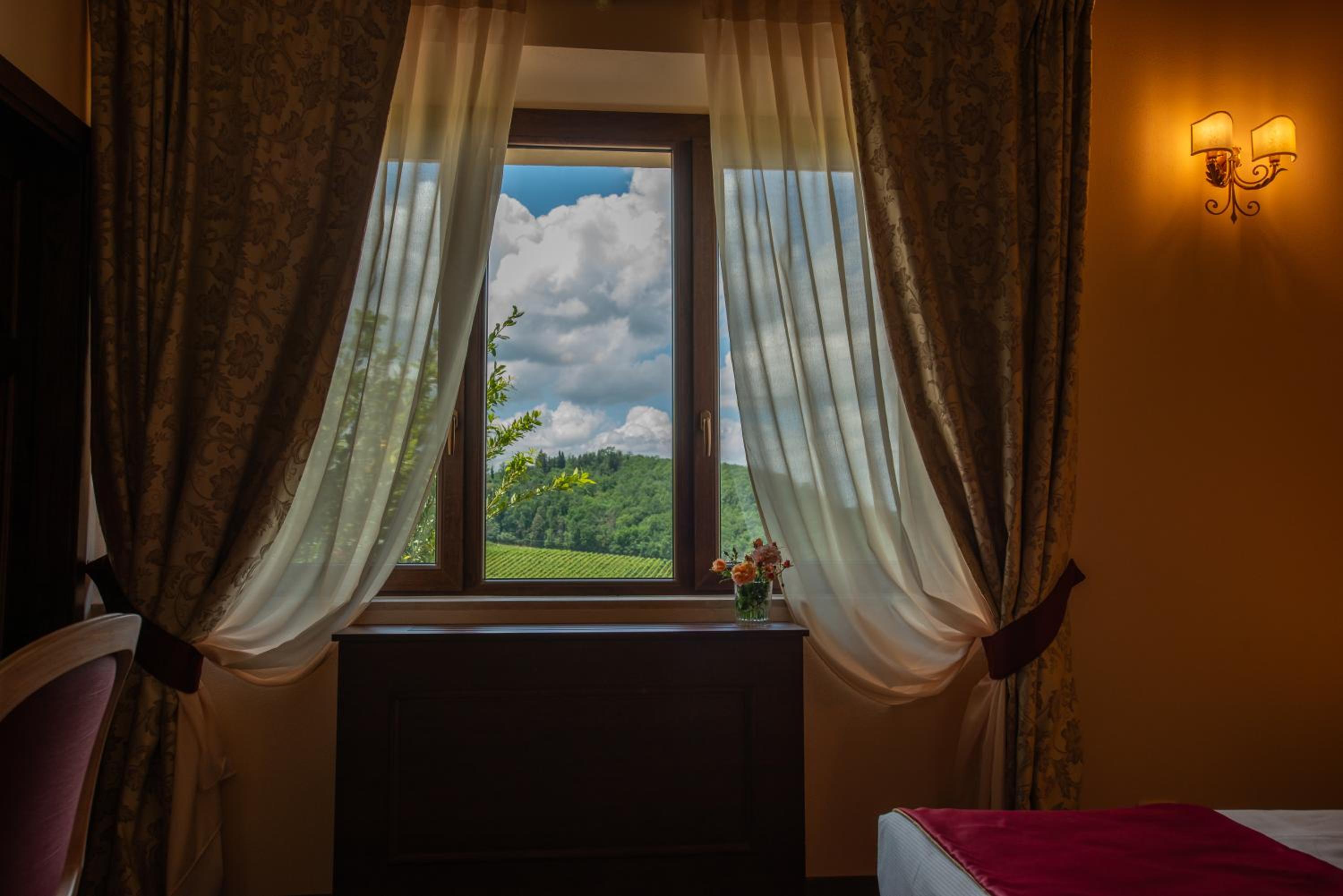 Deluxe Double or Twin Room with Balcony - Photo 3