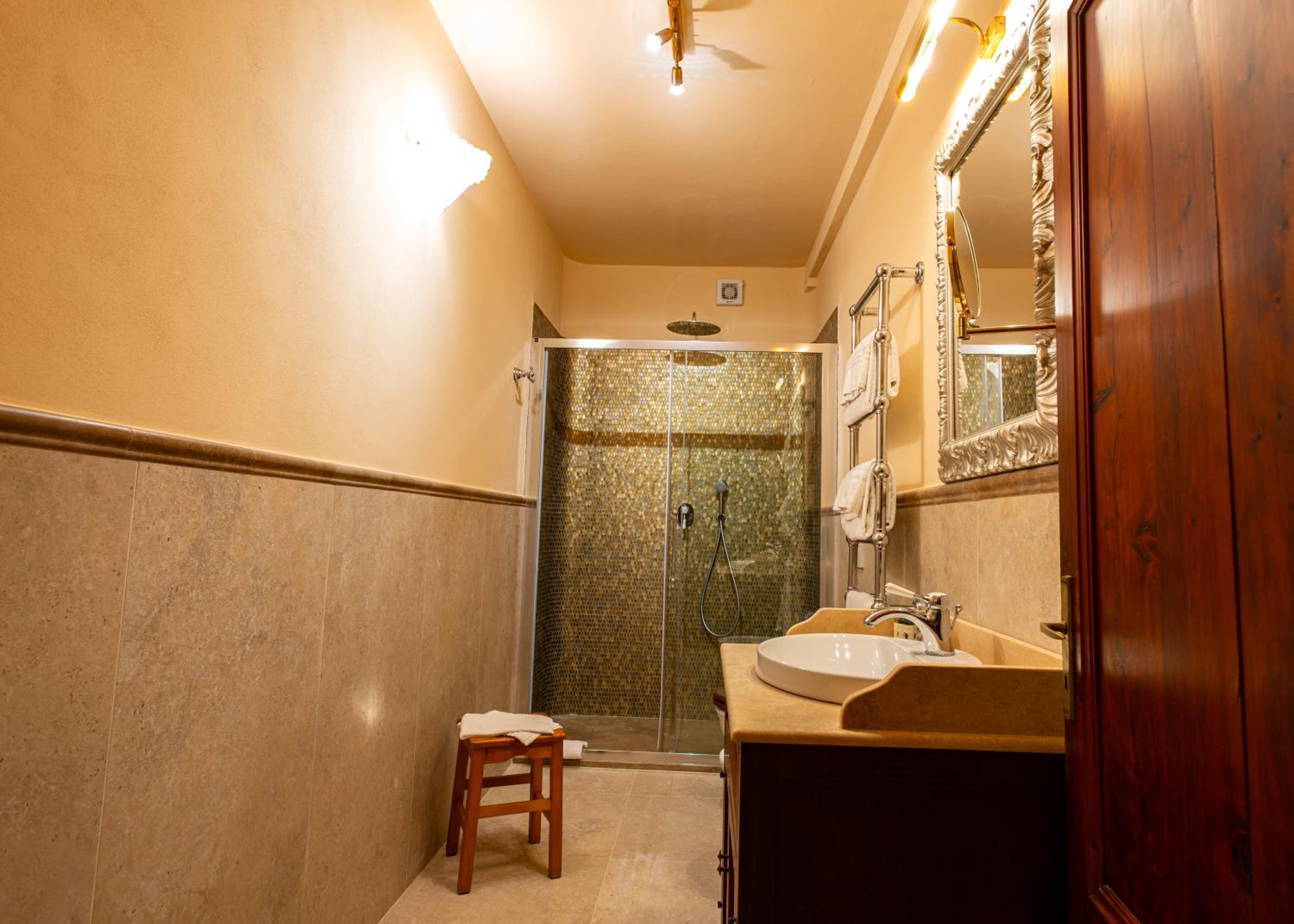 Classic Quadruple Room - Photo 4