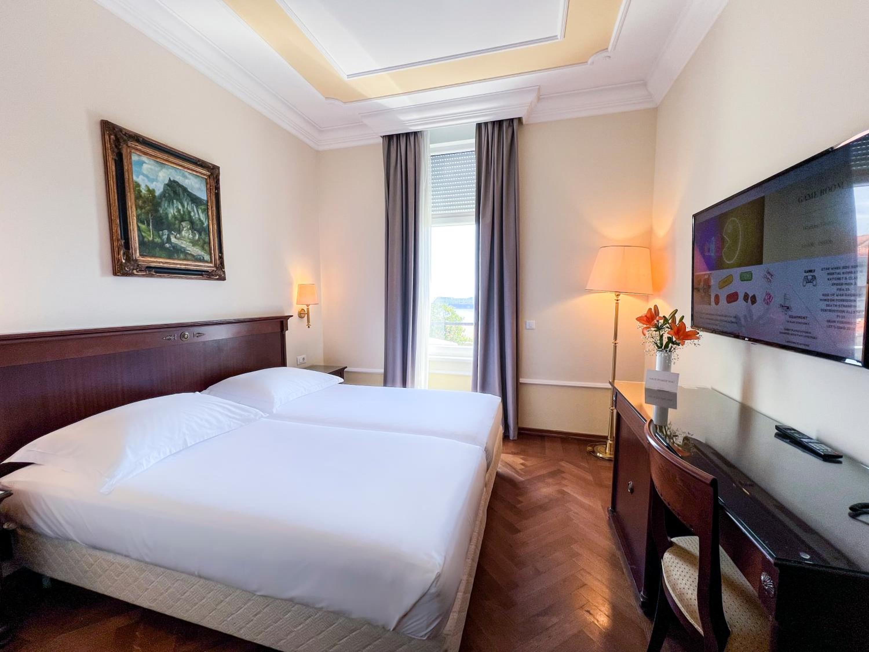 Standard Double or Twin Room with Sea View - Photo 1