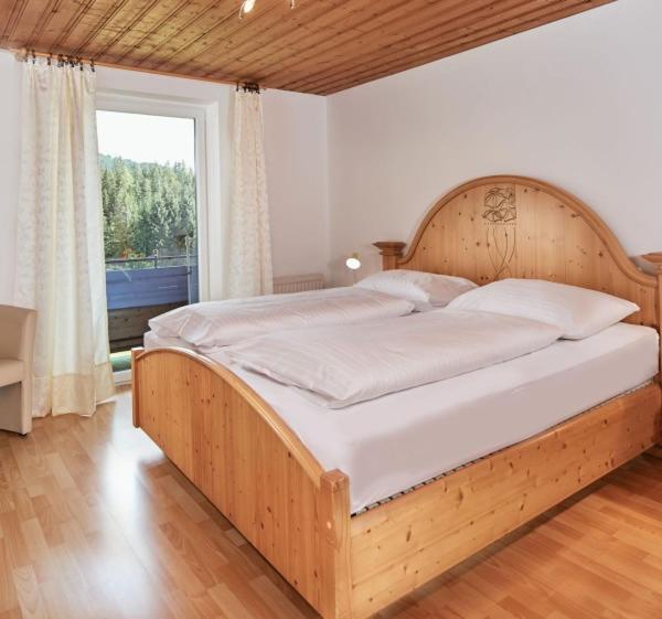 Three-Bedroom Apartment with Balcony