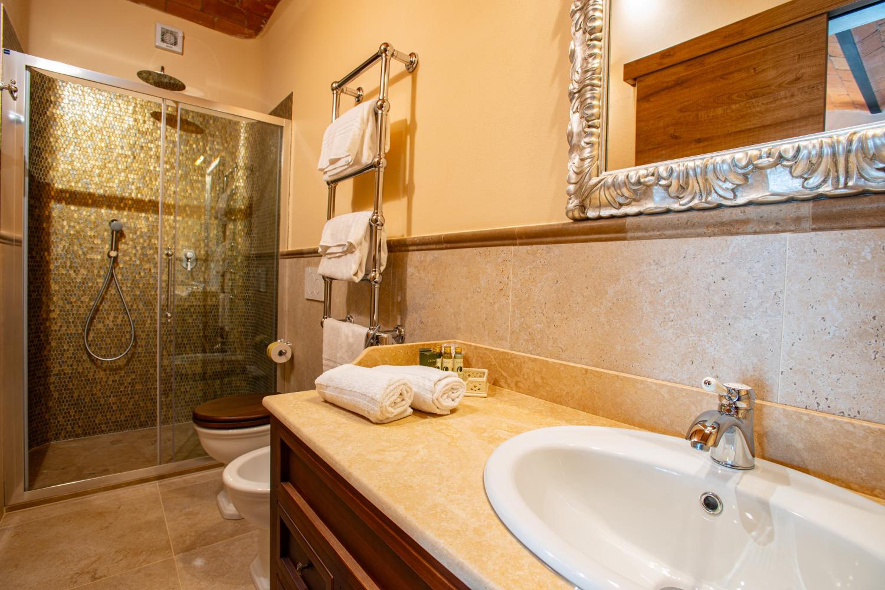 Double or Twin Room - Photo 3
