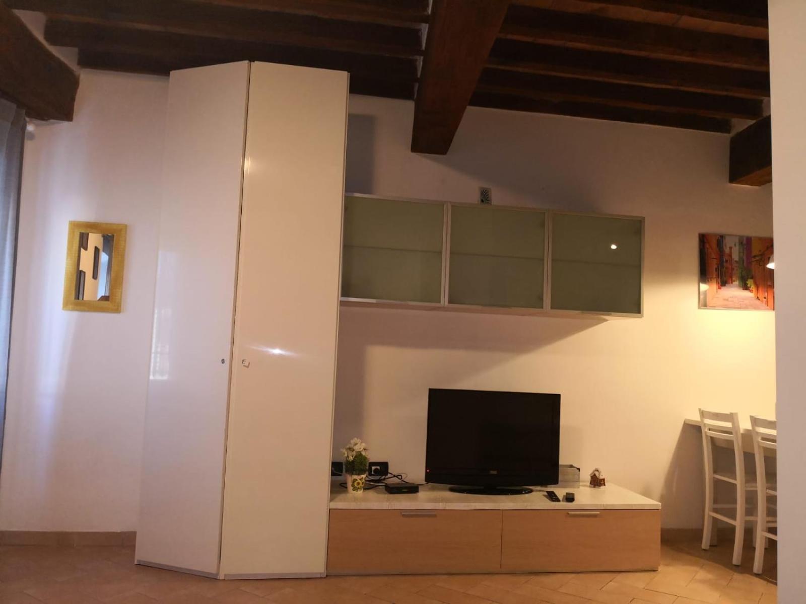 One-Bedroom Apartment photo 3