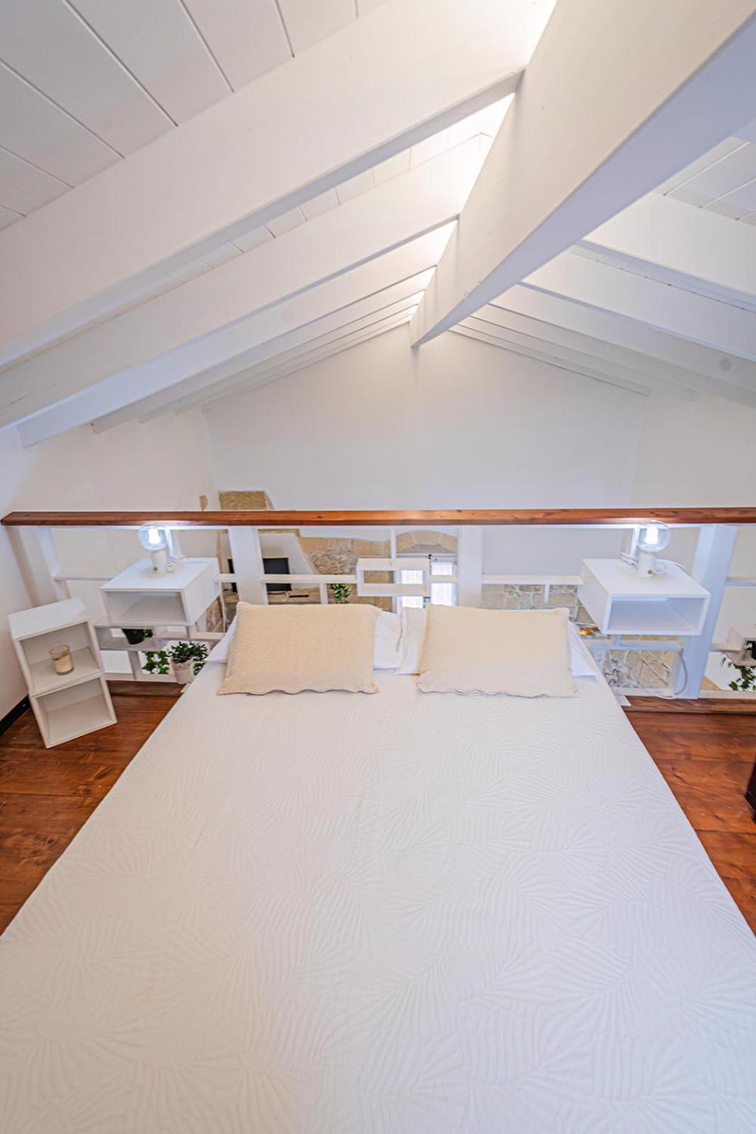 Studio with Balcony - Split Level