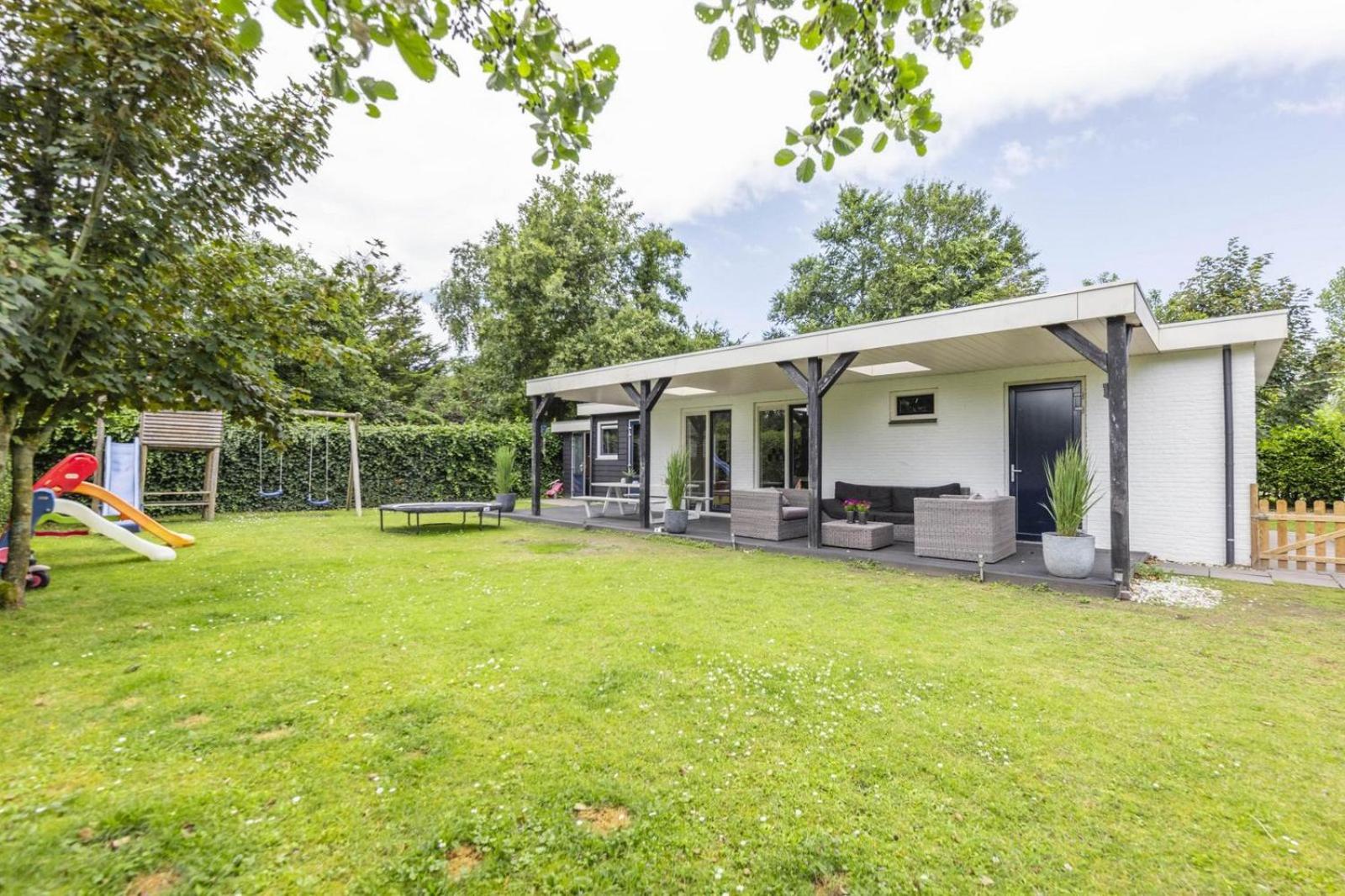 Three-Bedroom House photo 3