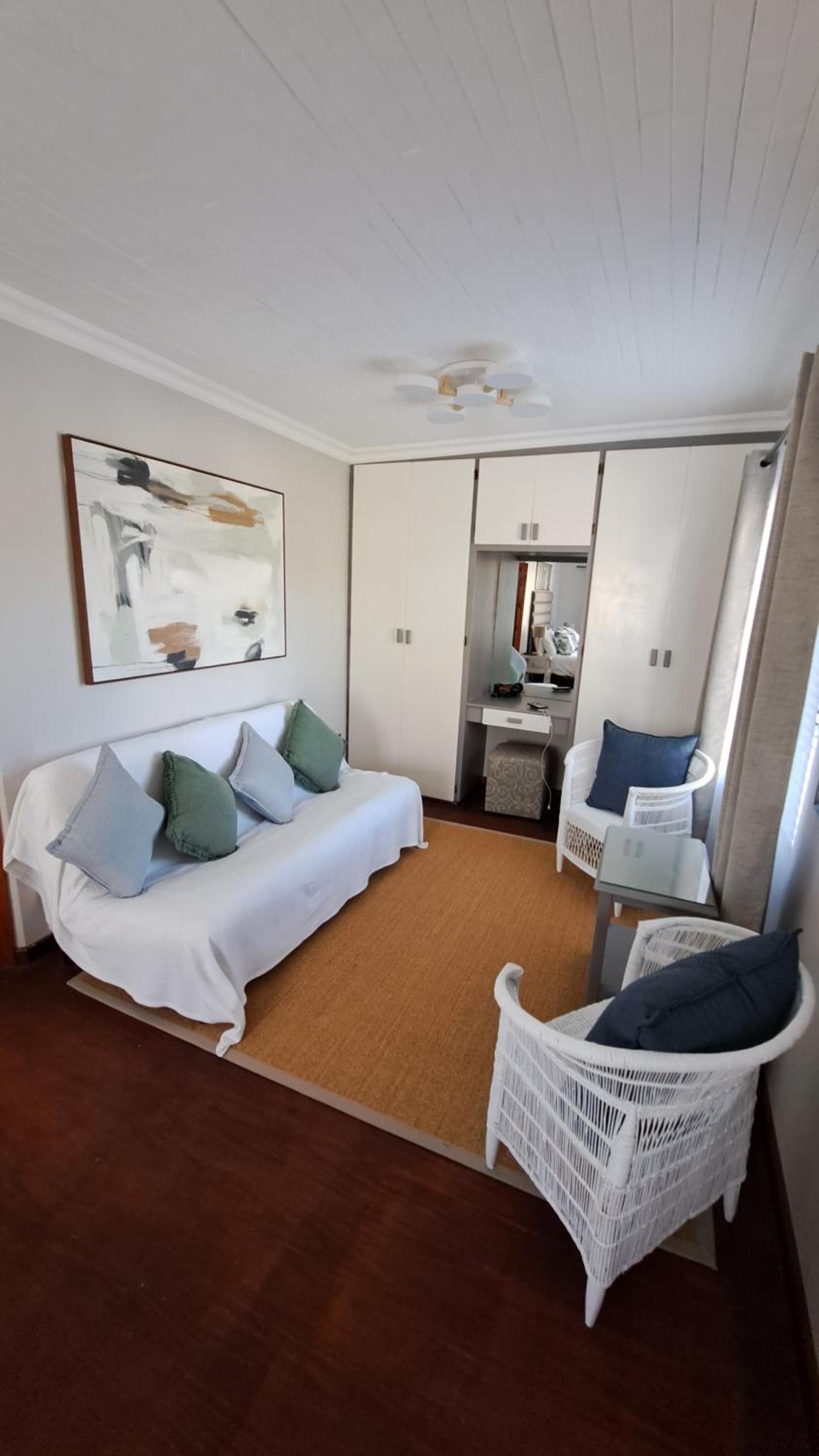 Queen Room photo 2