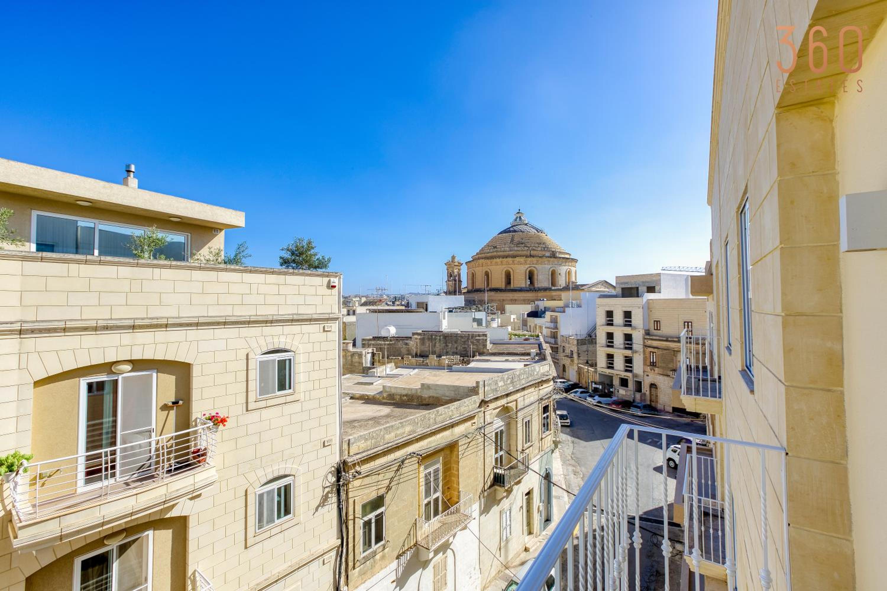 Three-Bedroom Apartment With Balcony photo 2