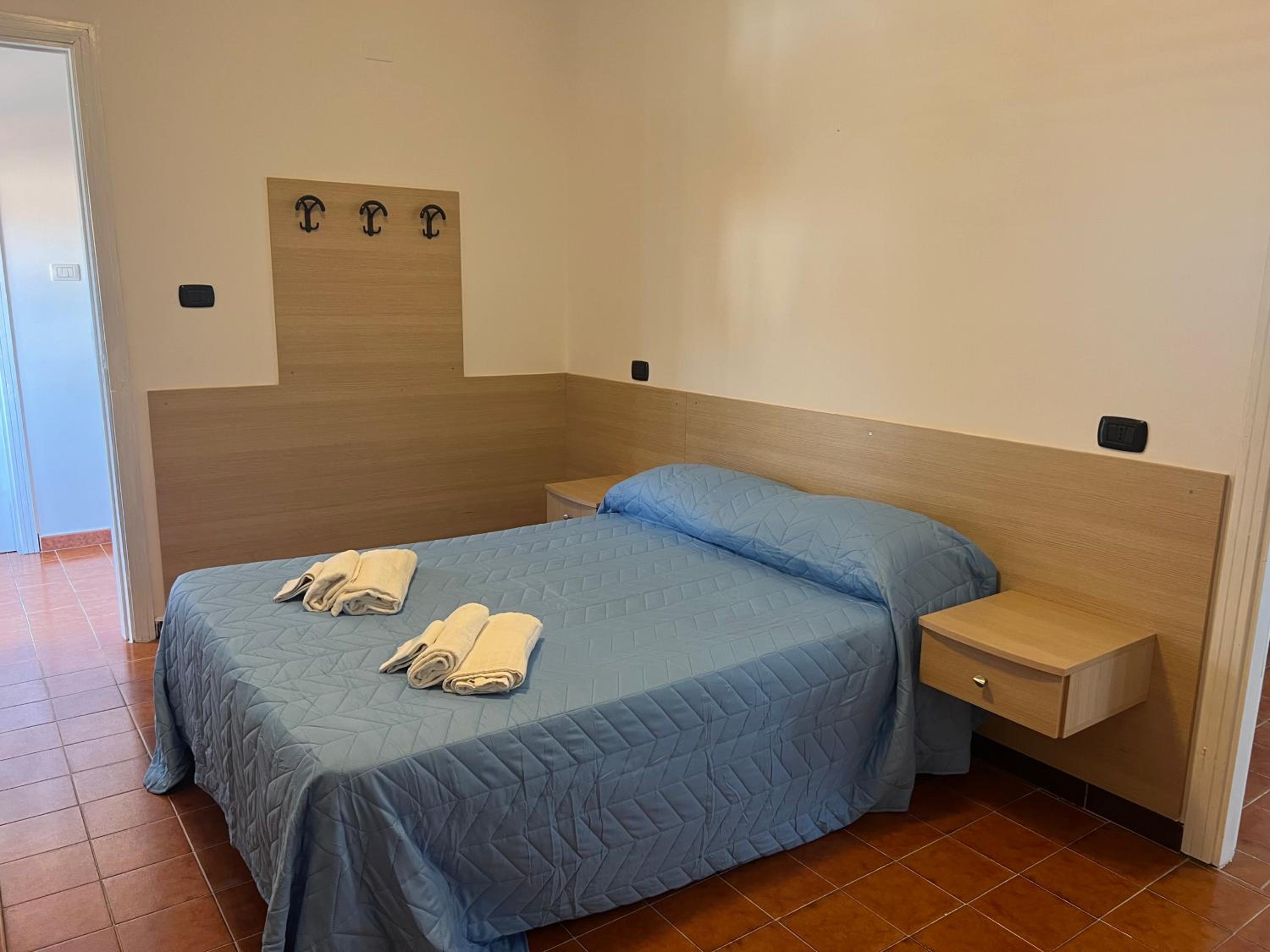 Double Room With Private Bathroom photo 2