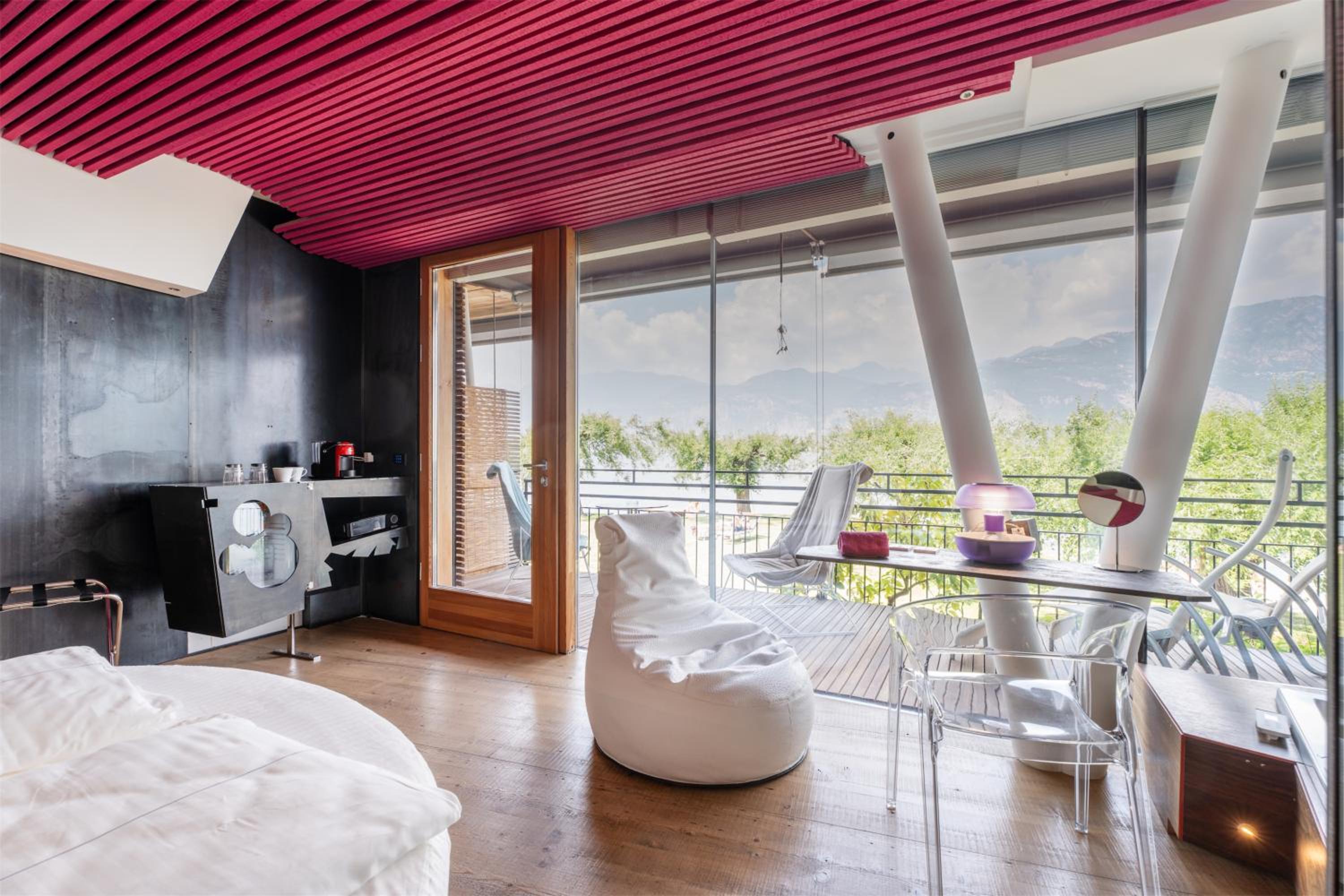 Romantic Suite Front Lake with Balcony  photo 2