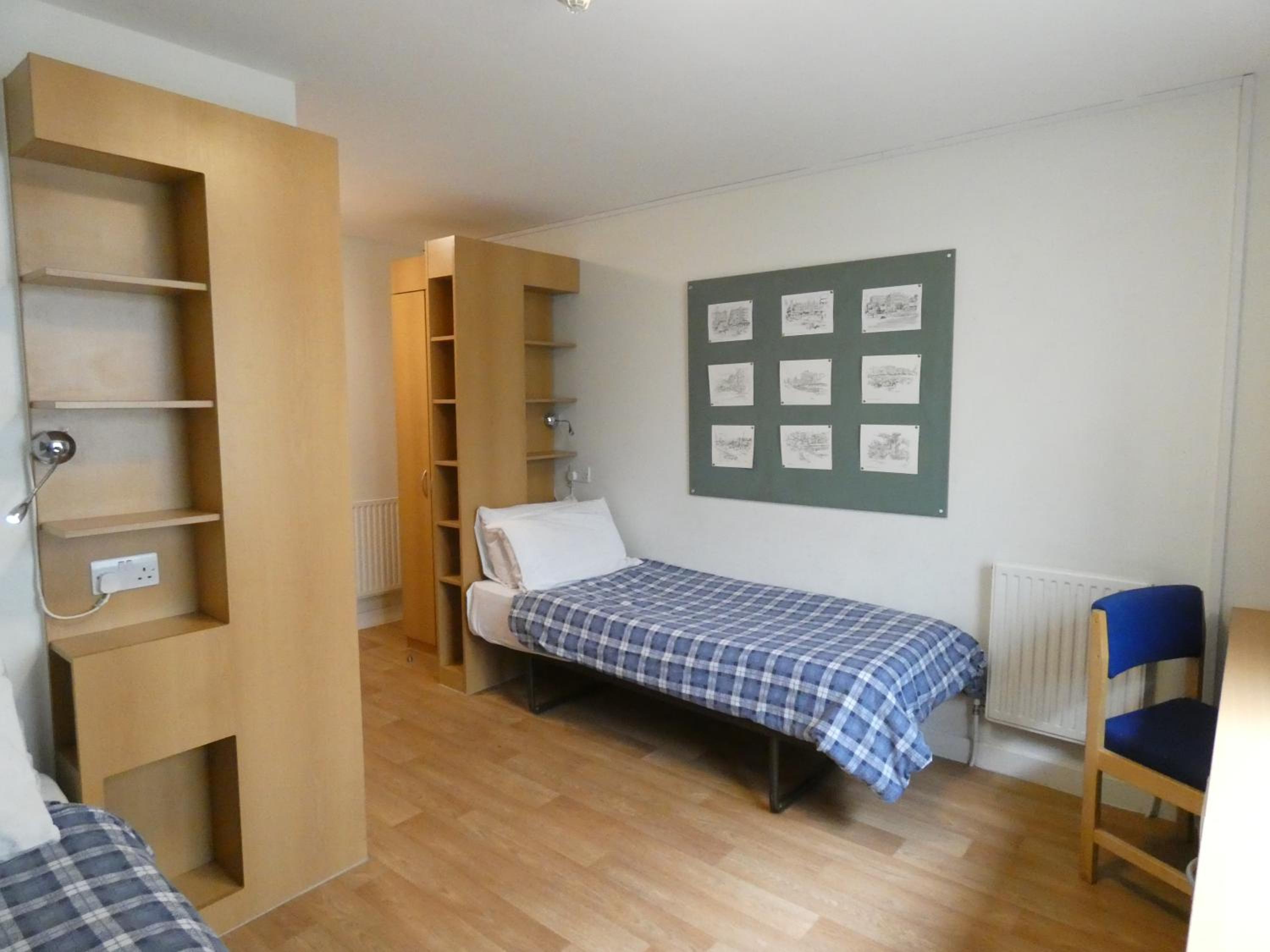 Single Bed in Male 2 Bed Dormitory Room photo 2