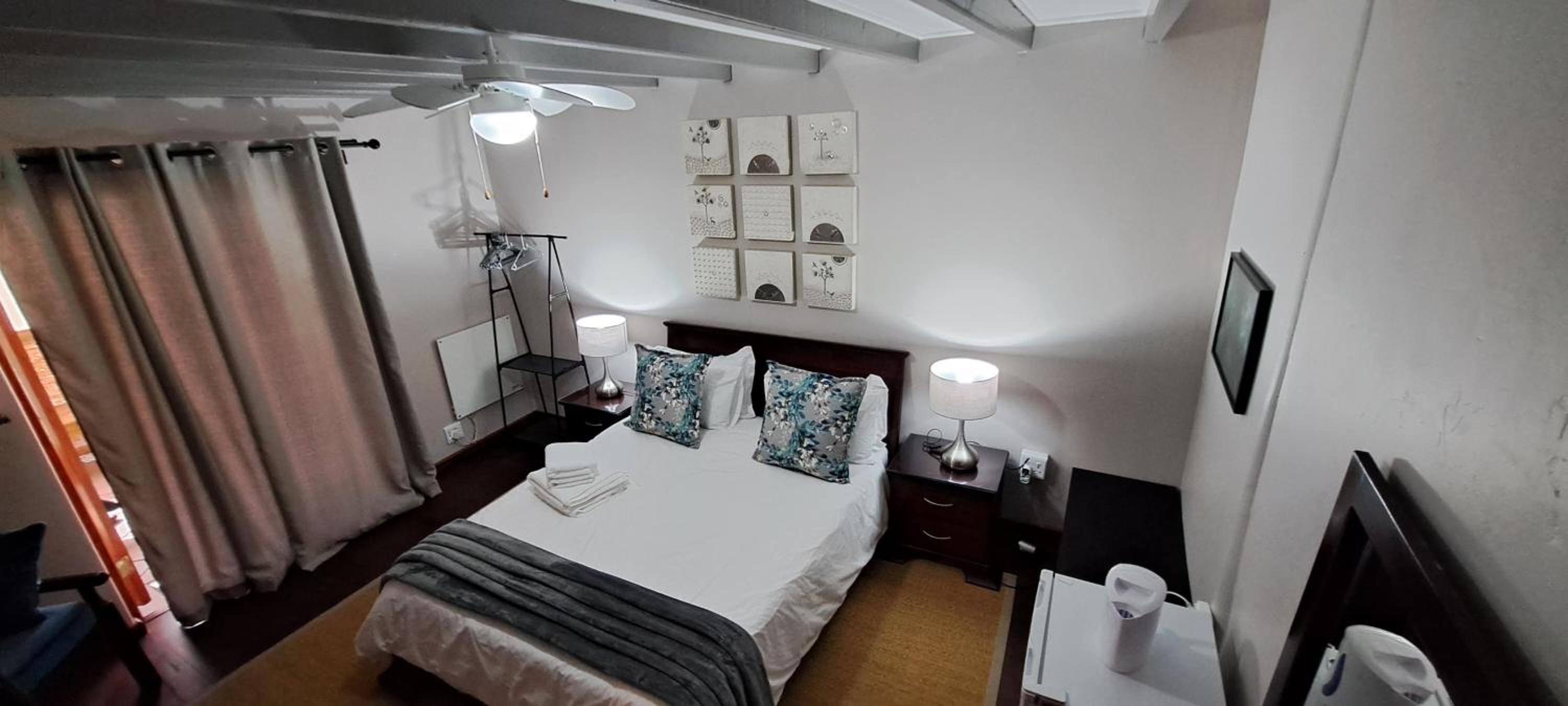 Comfort Queen Room photo 1