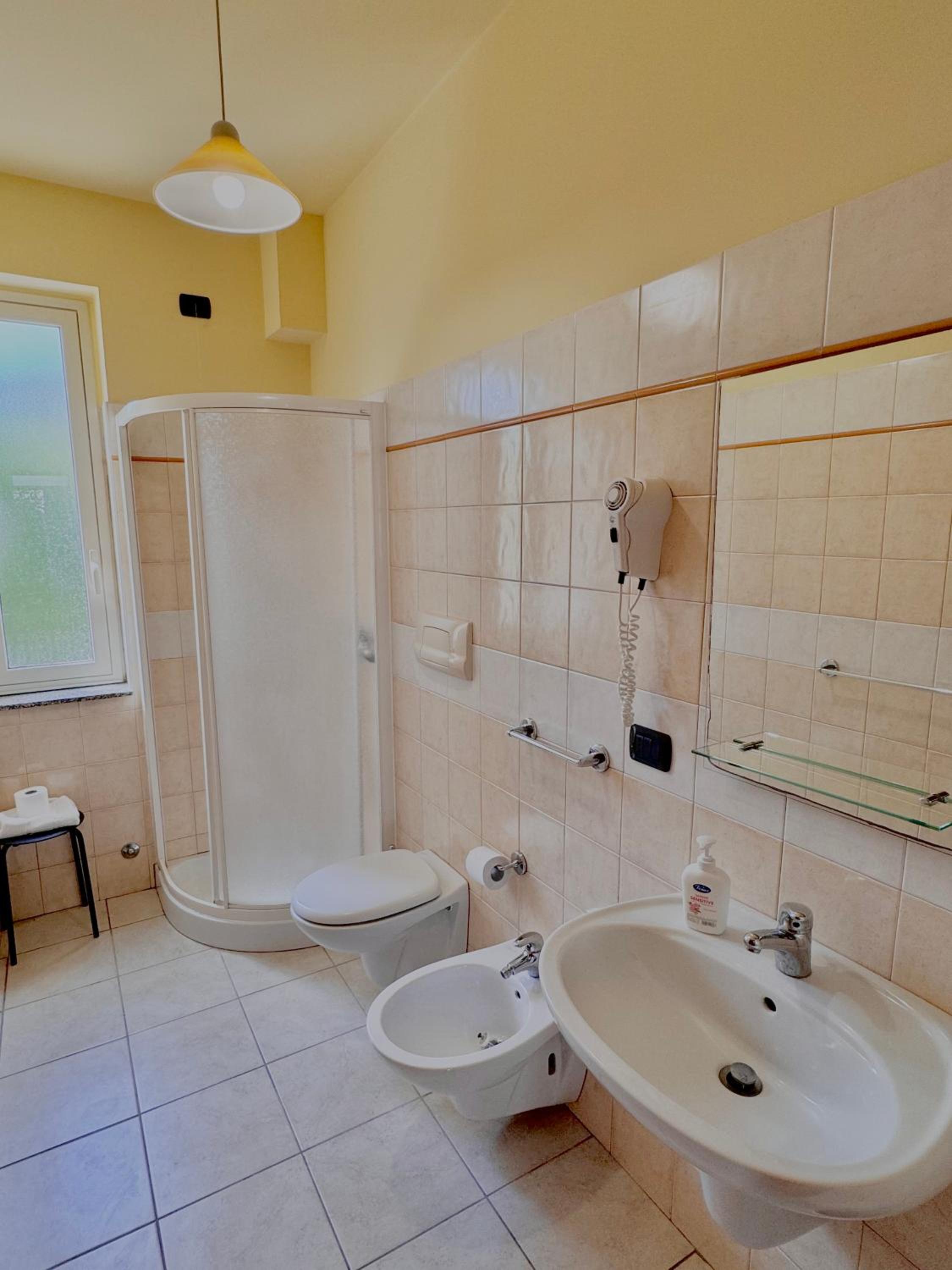 One-Bedroom Apartment (4 Adults) photo 3