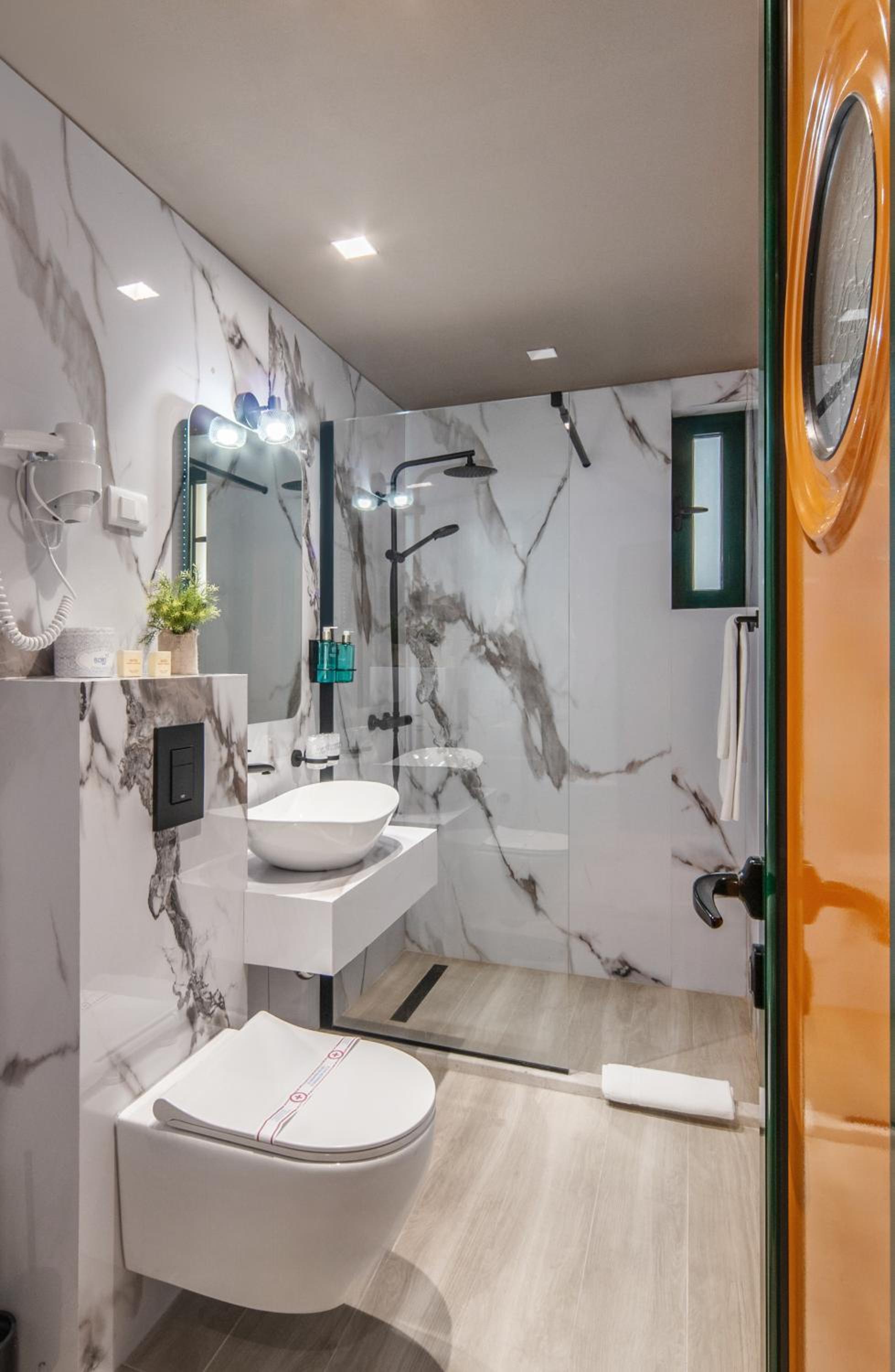 Standard Twin/Double Room, photo 7