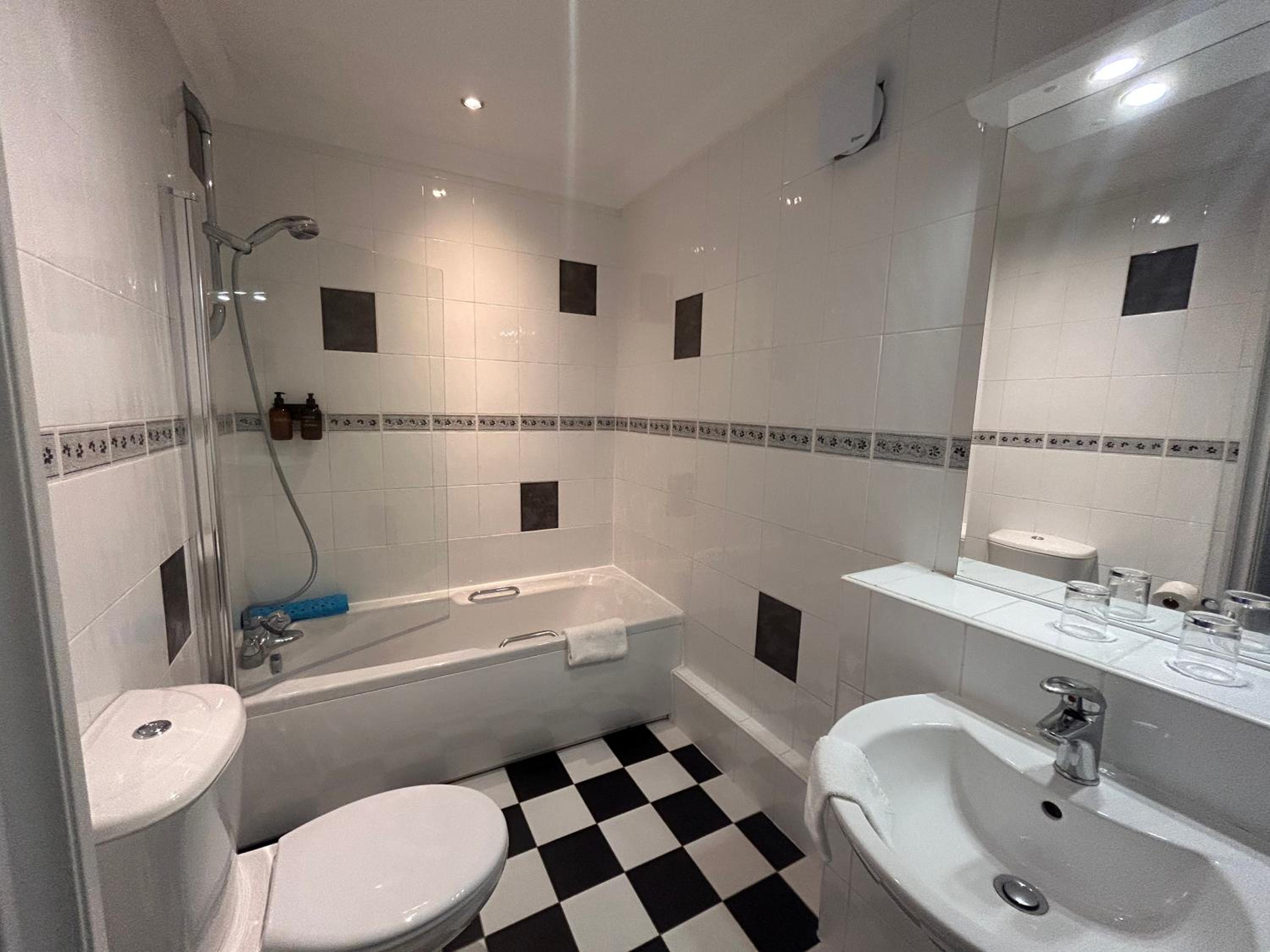 Standard Family Room (2 Adults + 2 Children) - Photo 7