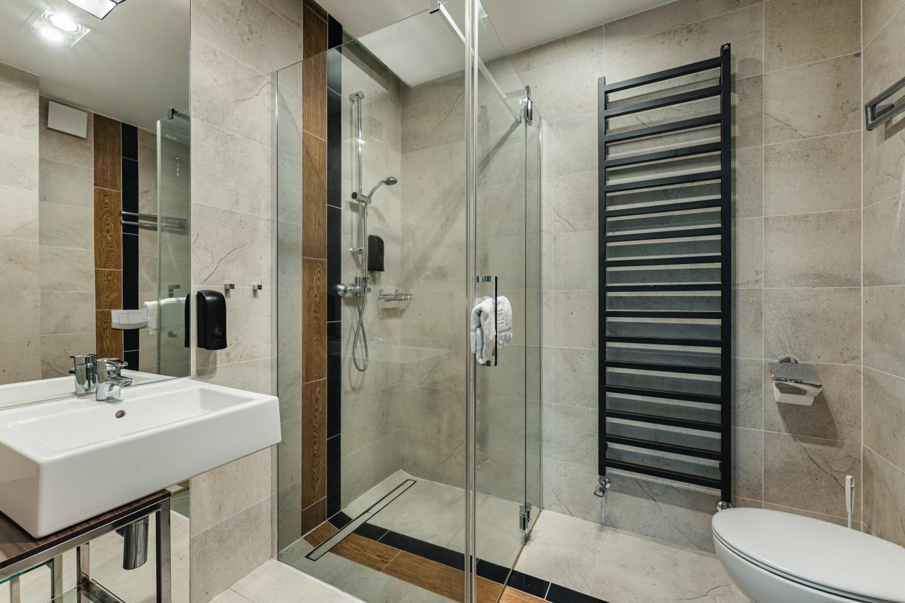 Superior Double or Twin Room thumbnail 6