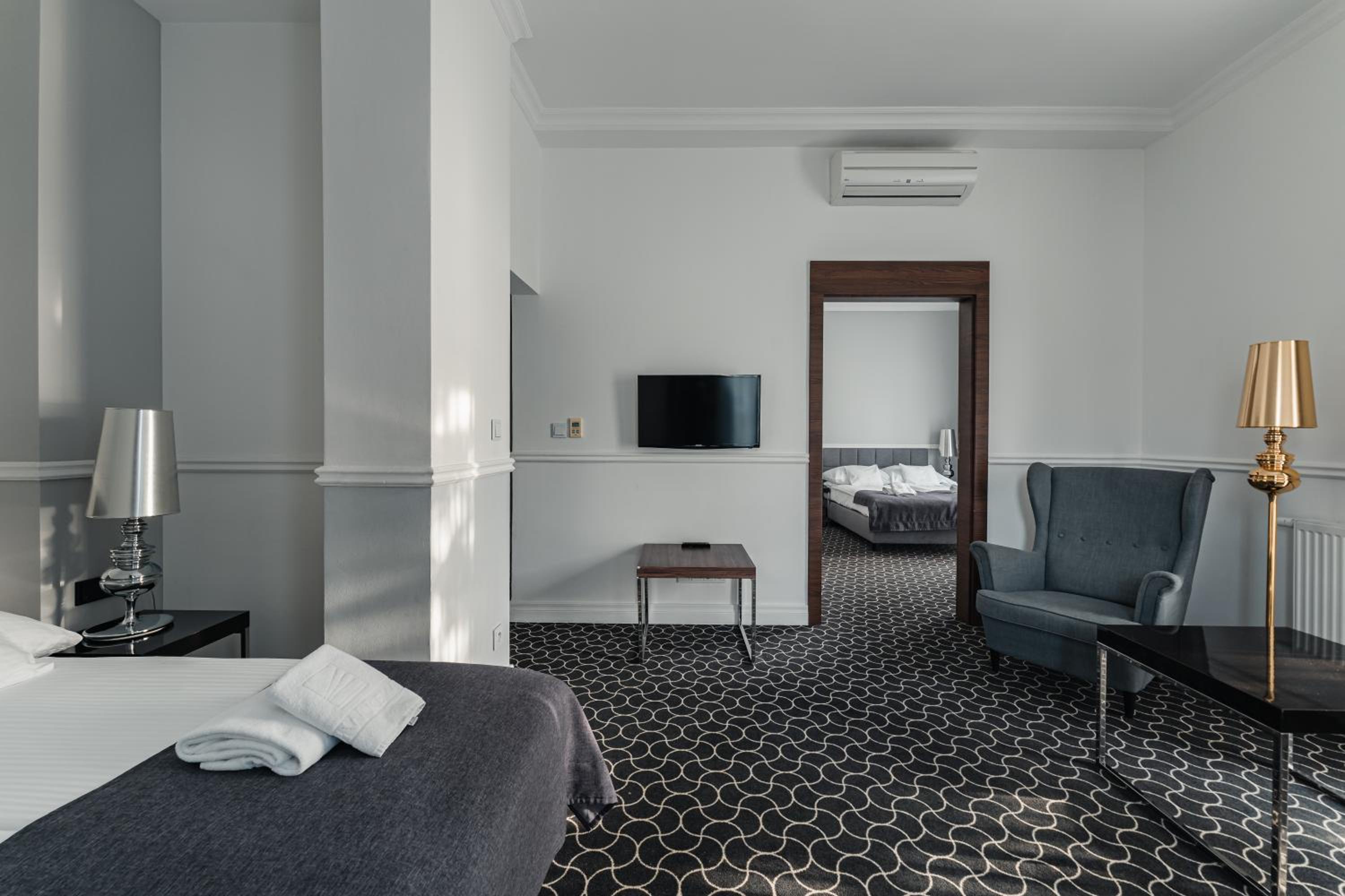 Quadruple Room - Photo 11