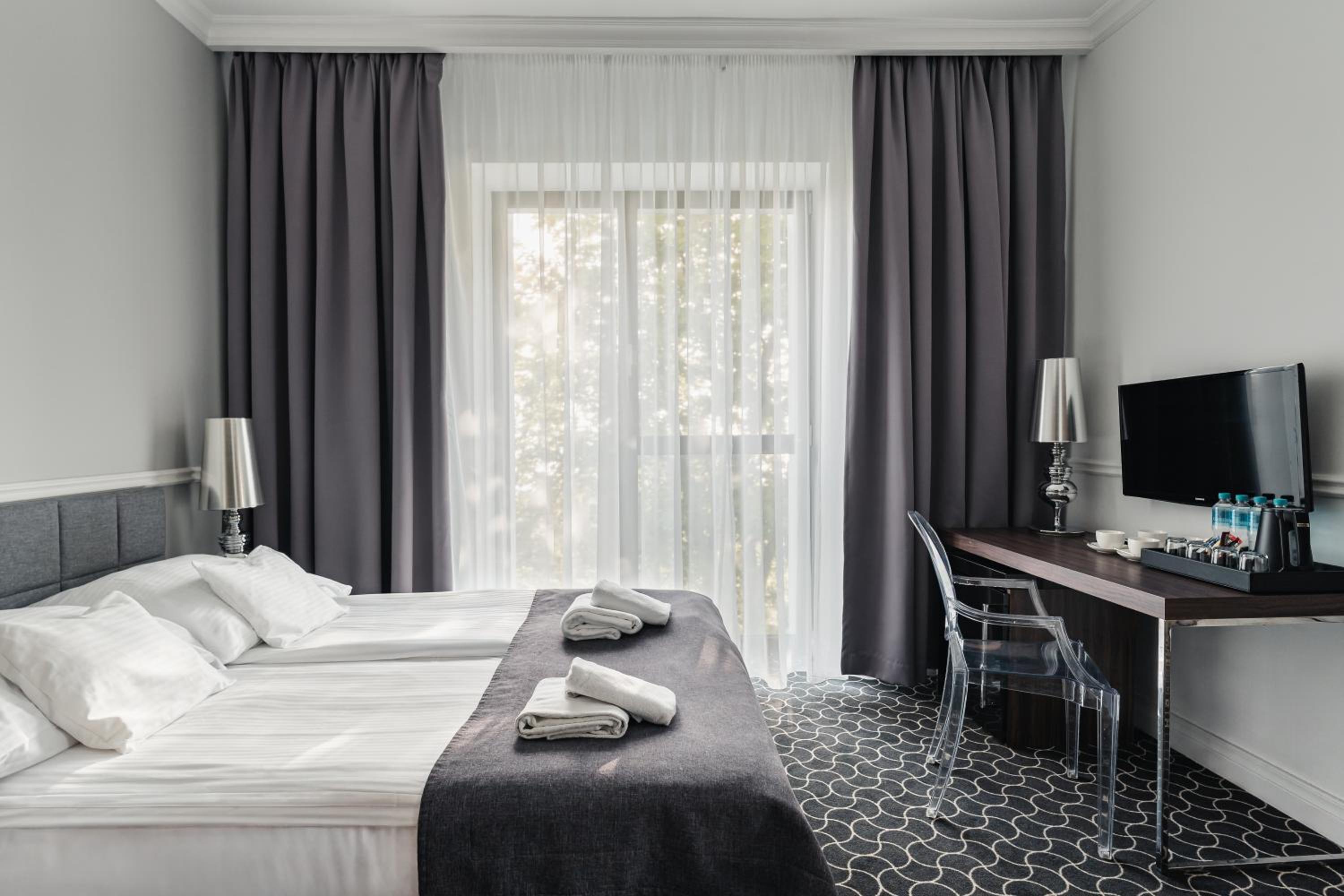 Quadruple Room thumbnail 6