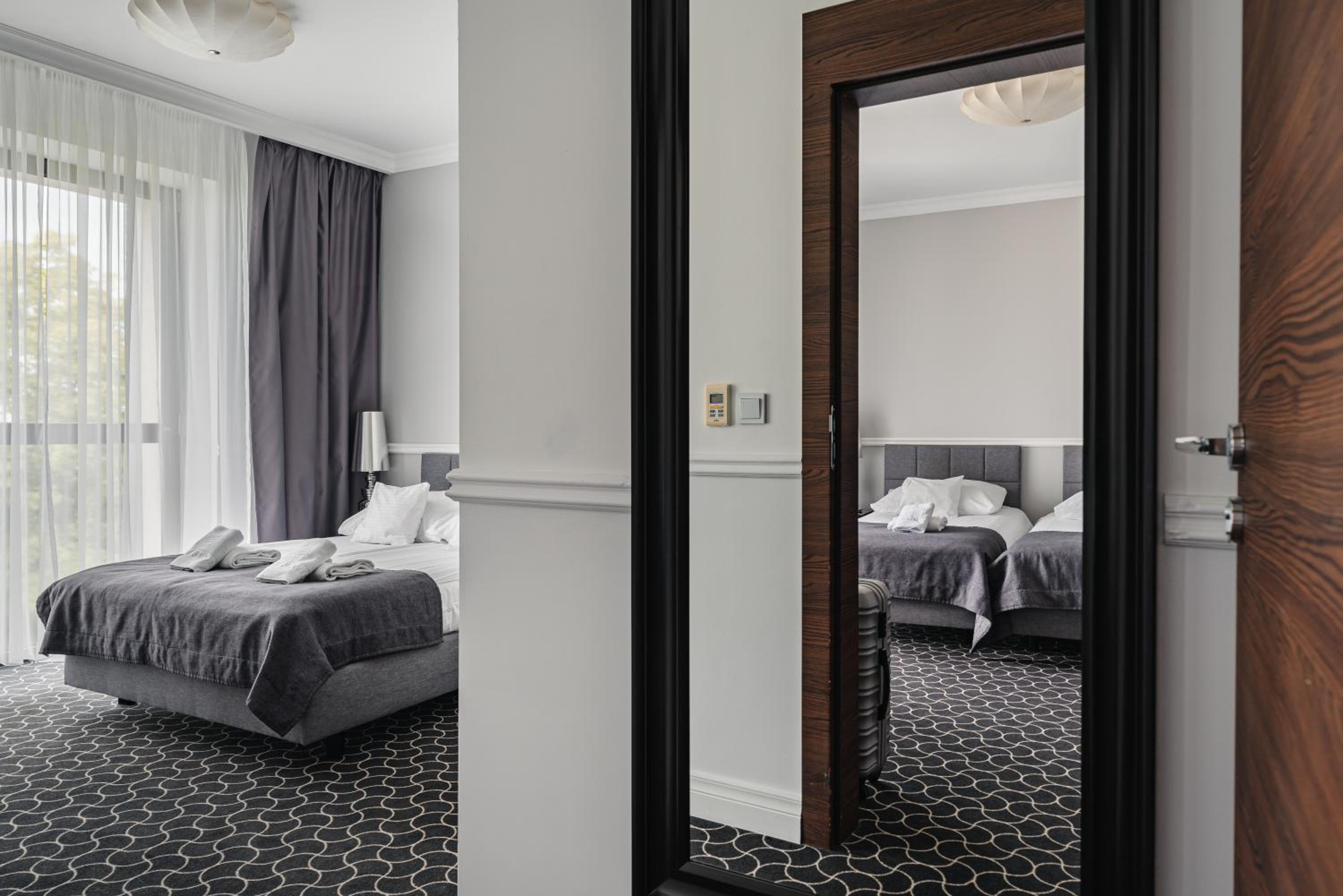 Quadruple Room thumbnail 6